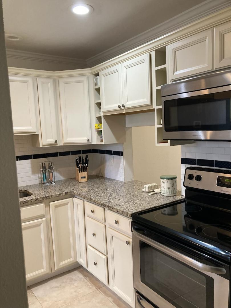 GOLDEN LAKES - Residential