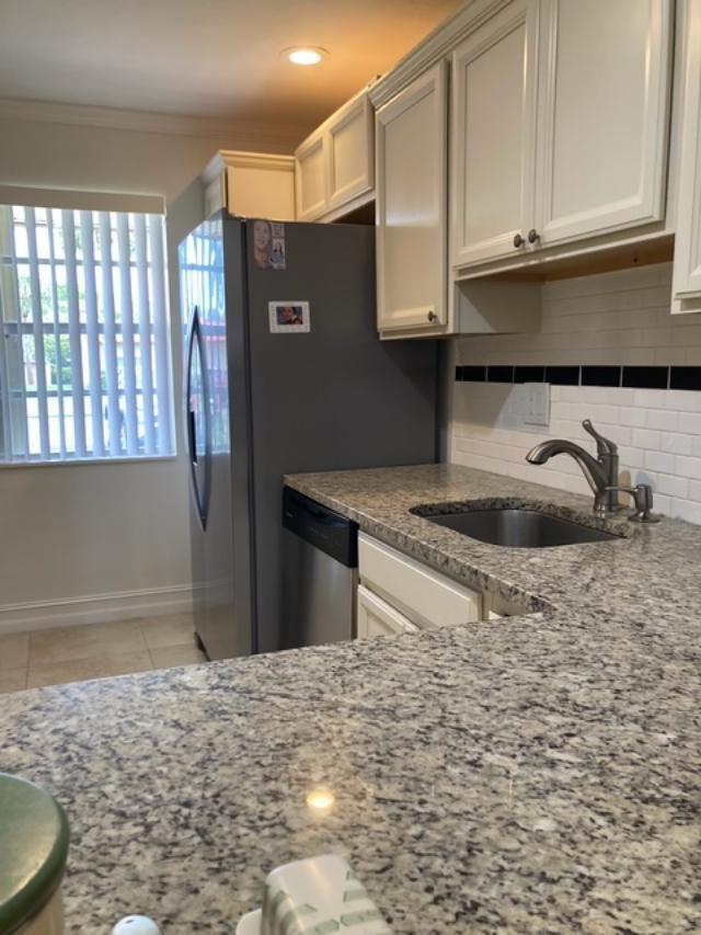 GOLDEN LAKES - Residential