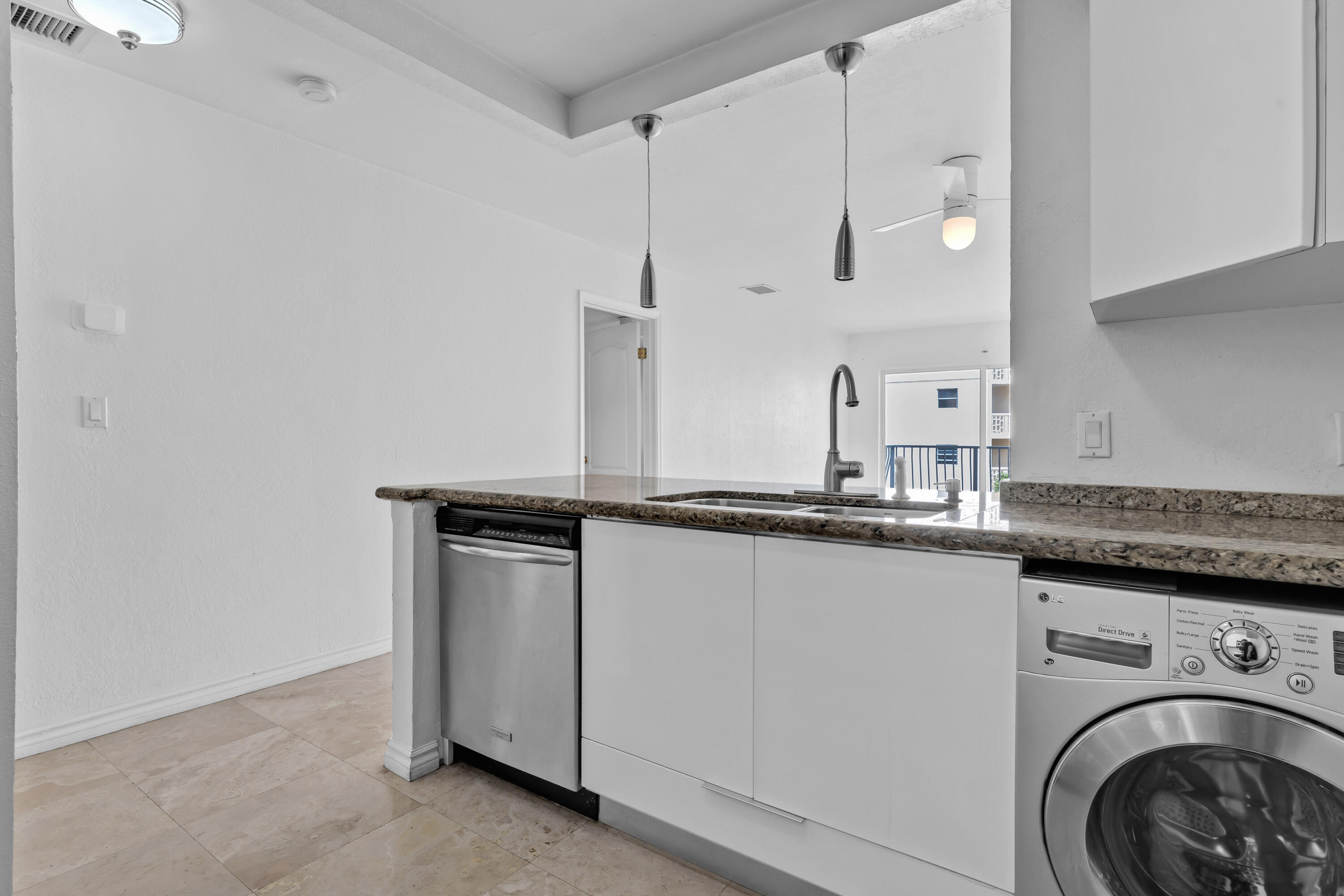 LA PIAZZA NAVONA CONDO - Residential Lease
