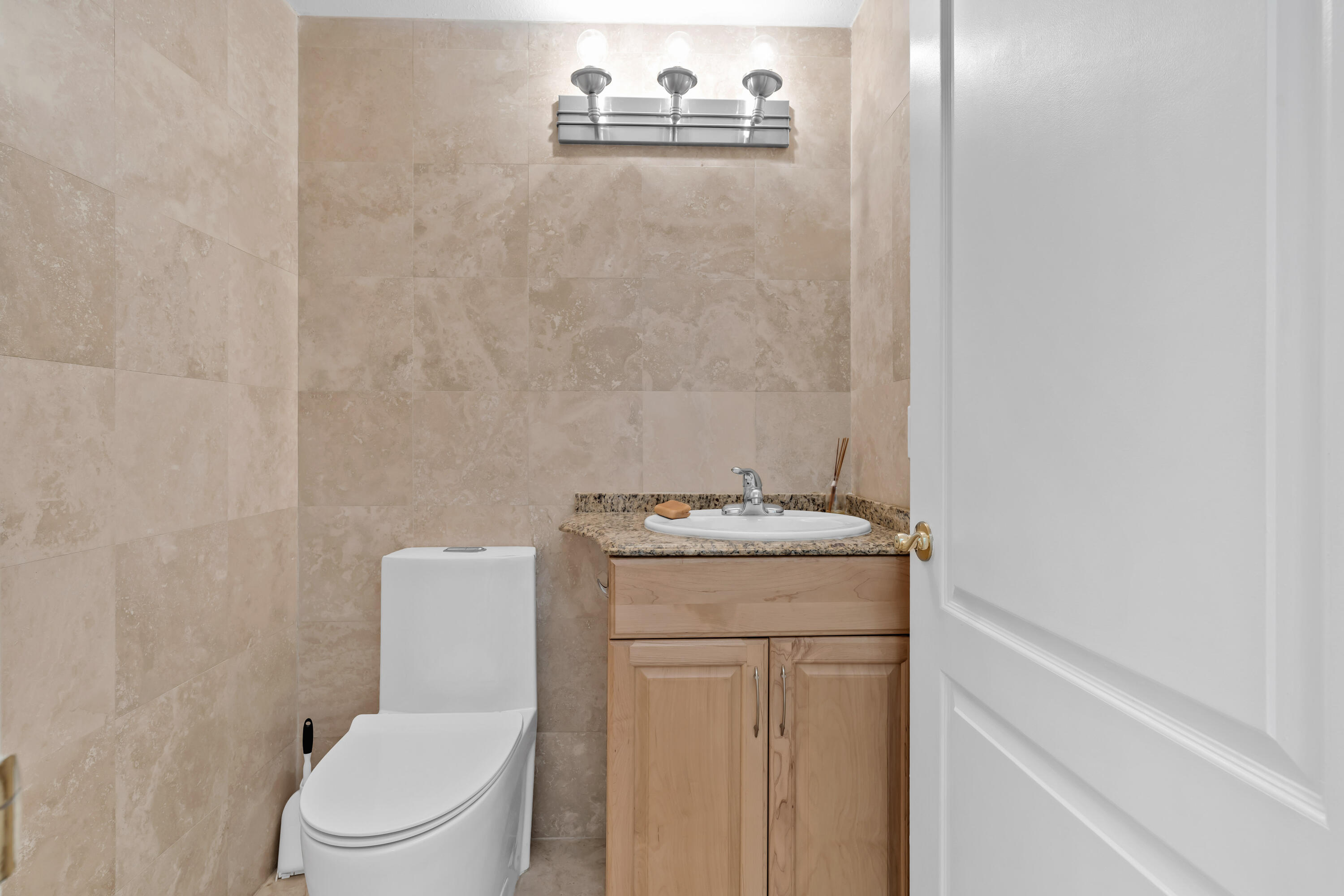LA PIAZZA NAVONA CONDO - Residential Lease