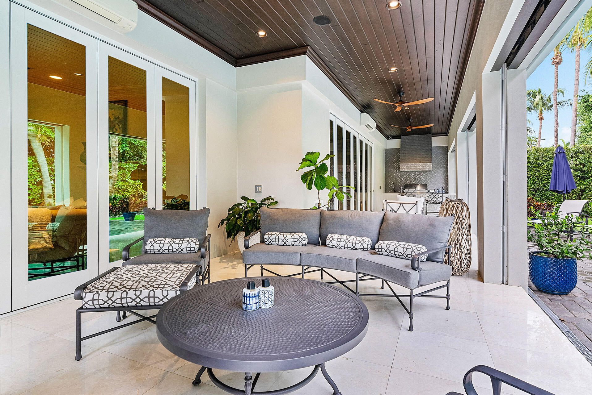 ROYAL PALM YACHT & COUNTRY CLUB - Residential