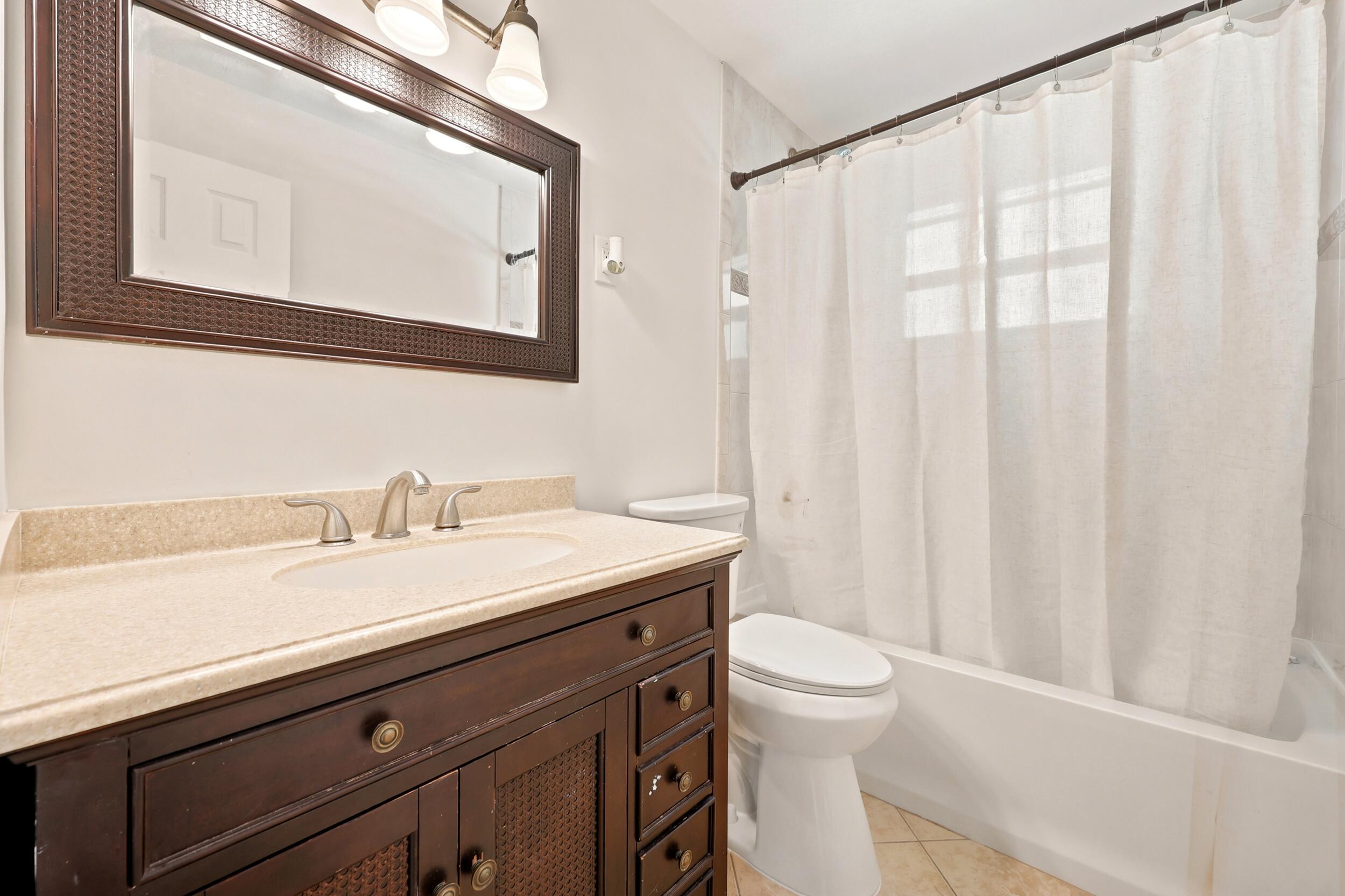 BOCA RATON SQUARE UNIT 4 - Residential Lease