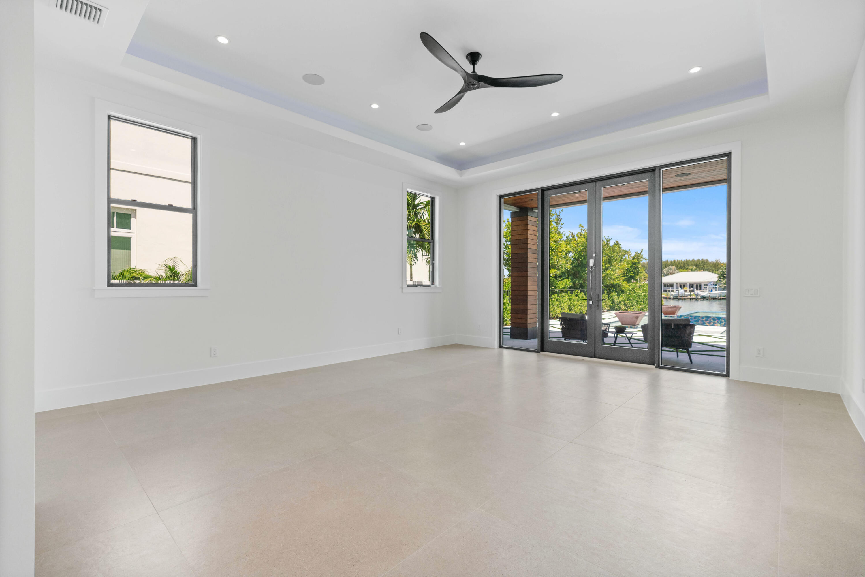 YACHT HARBOR EST - Residential