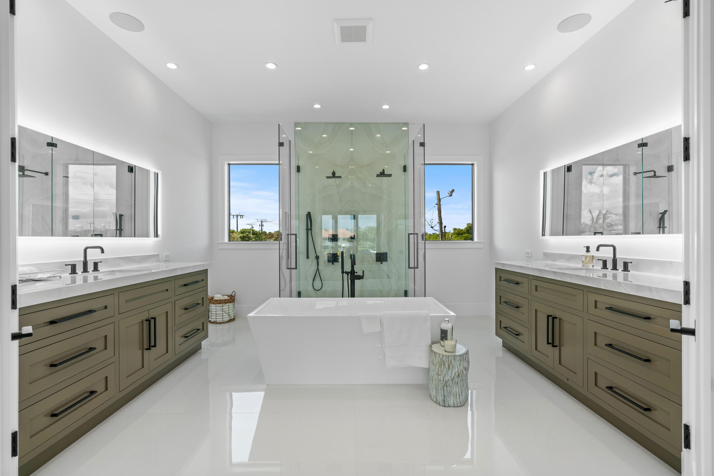 YACHT HARBOR EST - Residential