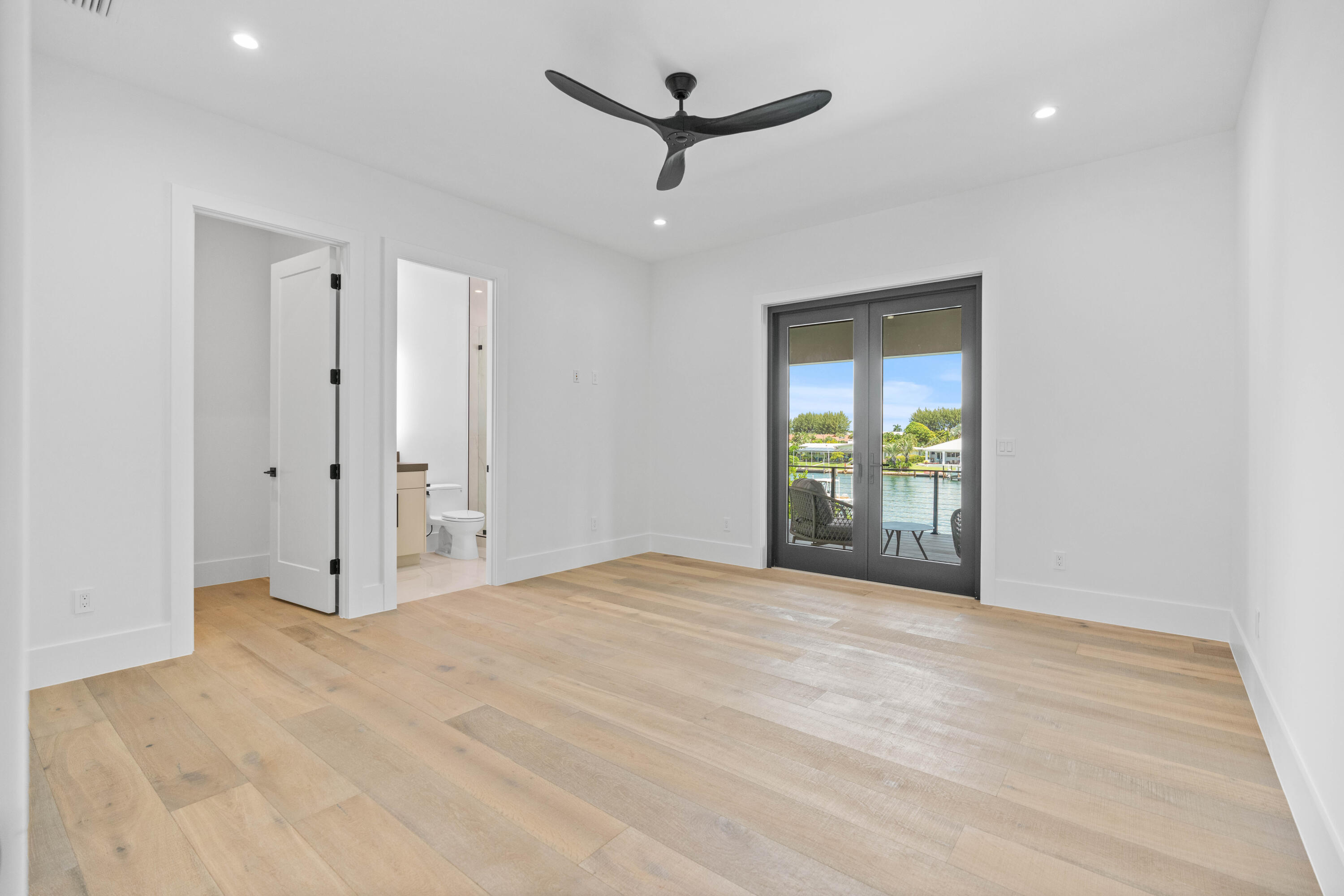 YACHT HARBOR EST - Residential