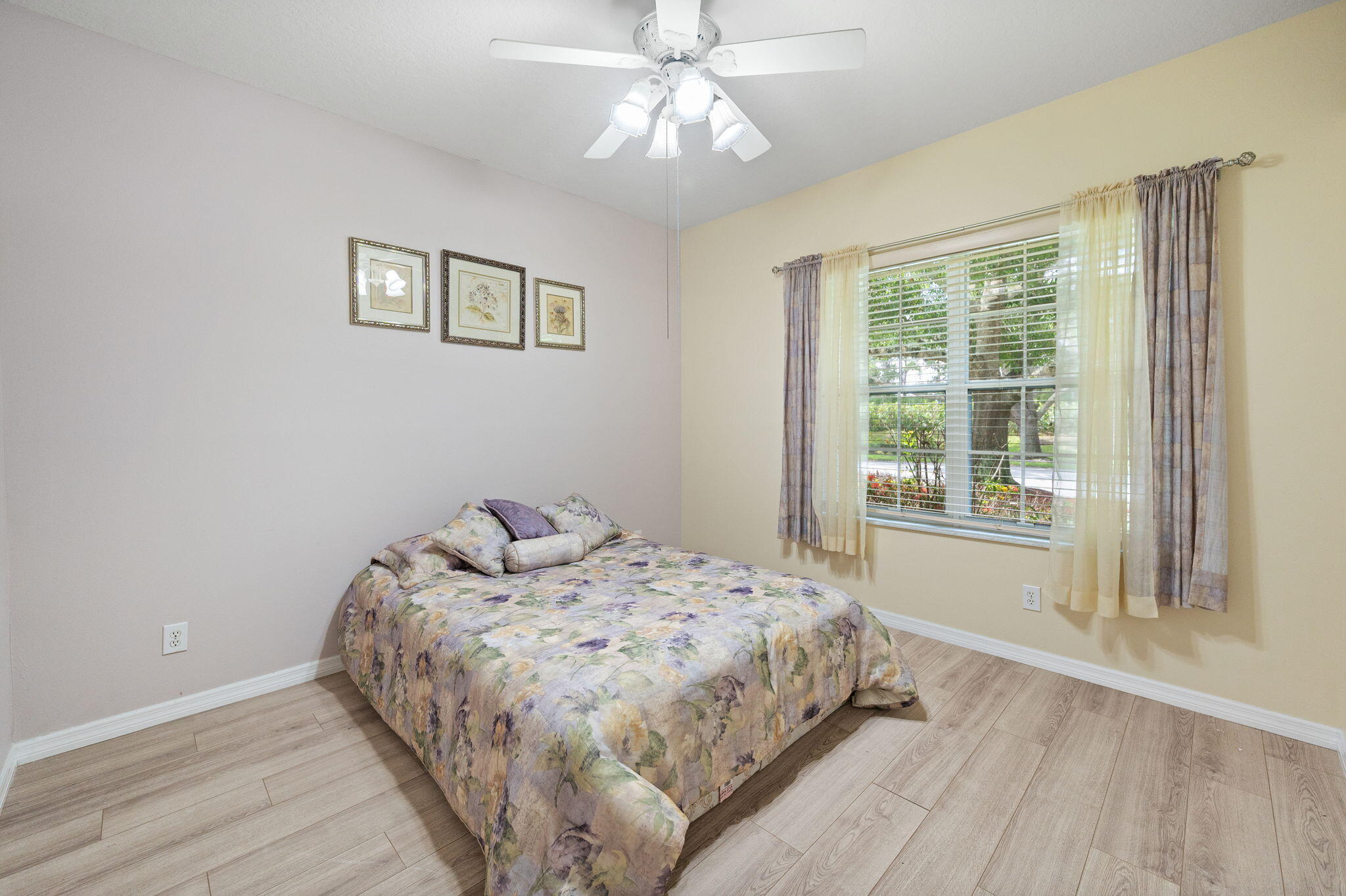 COUNTRY CLUB POINTE - Residential