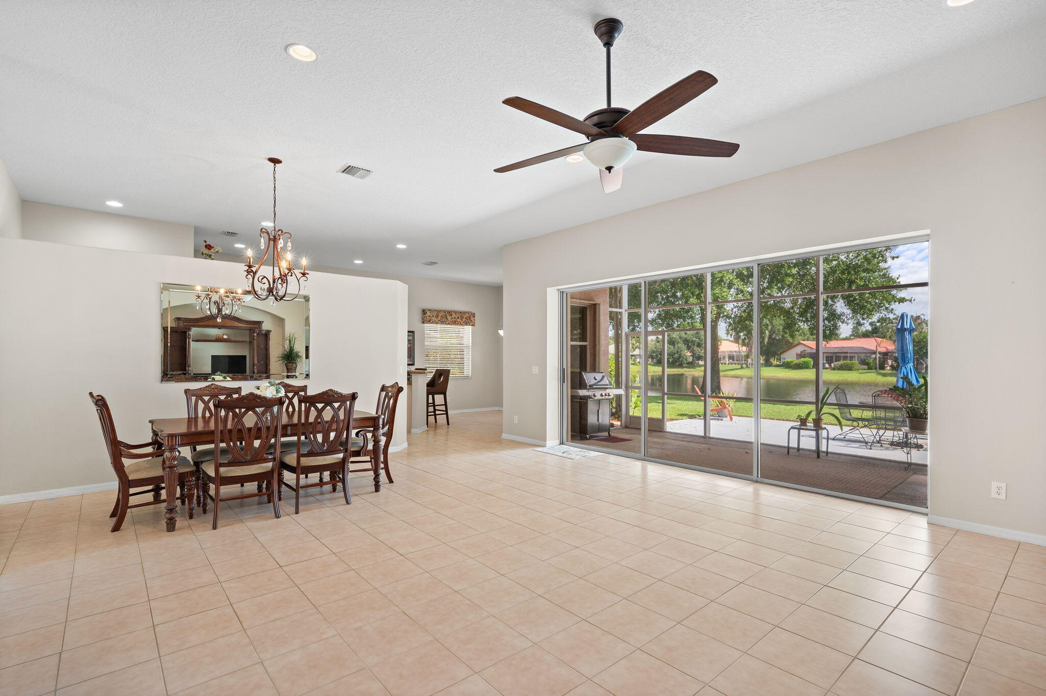 COUNTRY CLUB POINTE - Residential