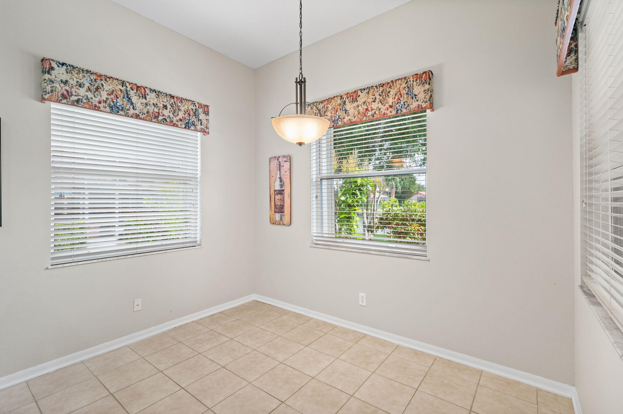 COUNTRY CLUB POINTE - Residential
