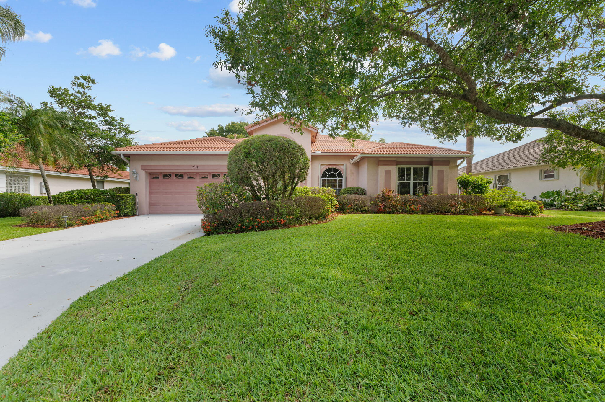 COUNTRY CLUB POINTE - Residential