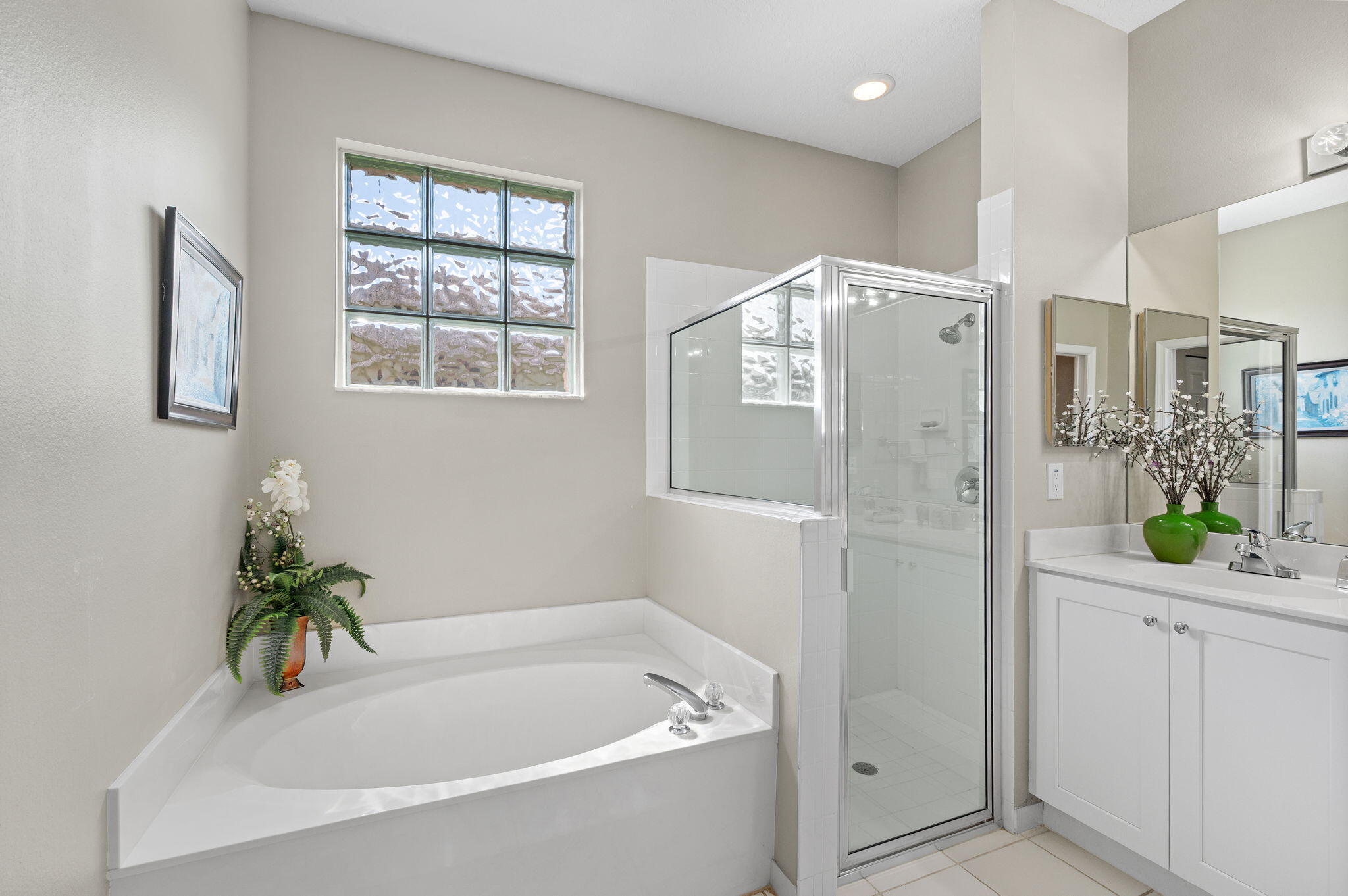 COUNTRY CLUB POINTE - Residential