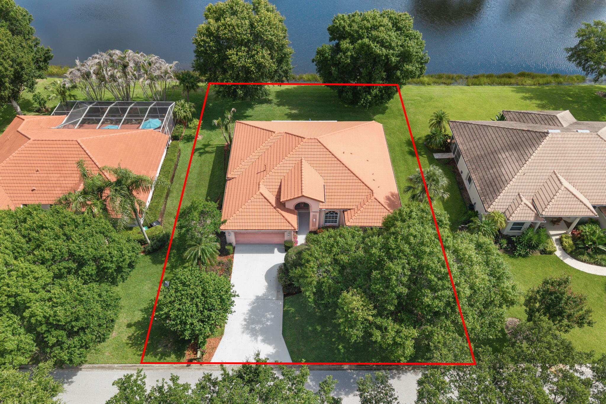 COUNTRY CLUB POINTE - Residential