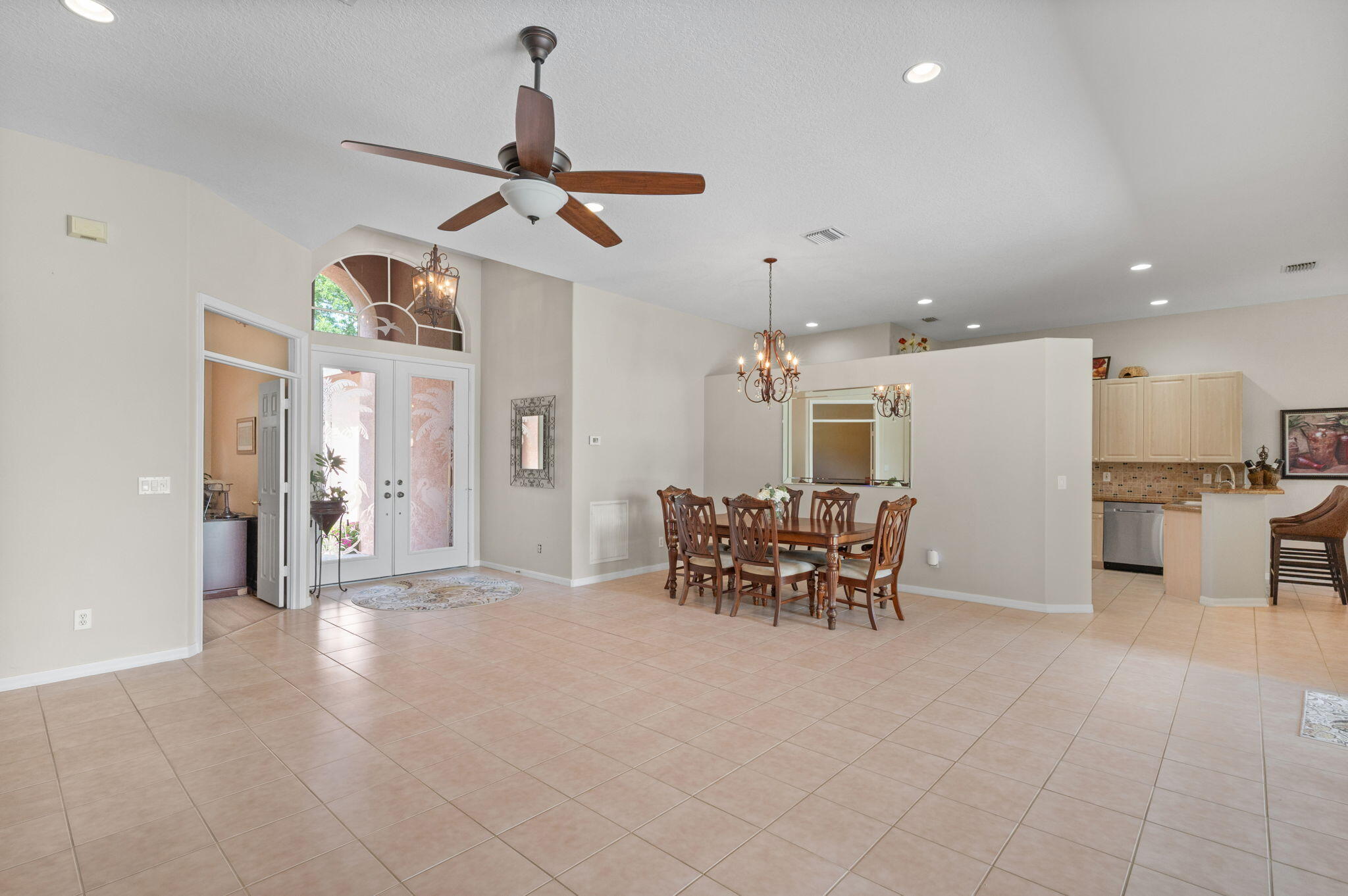 COUNTRY CLUB POINTE - Residential