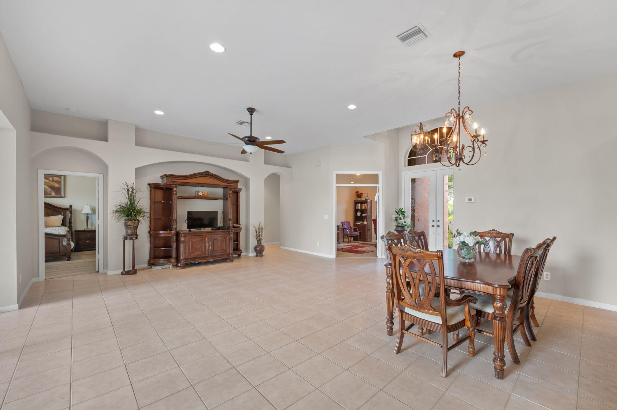 COUNTRY CLUB POINTE - Residential