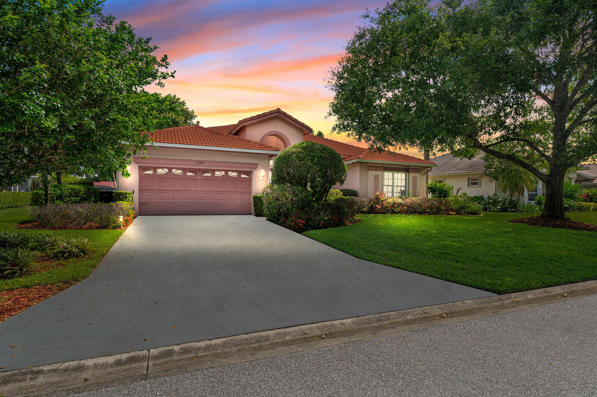 COUNTRY CLUB POINTE - Residential