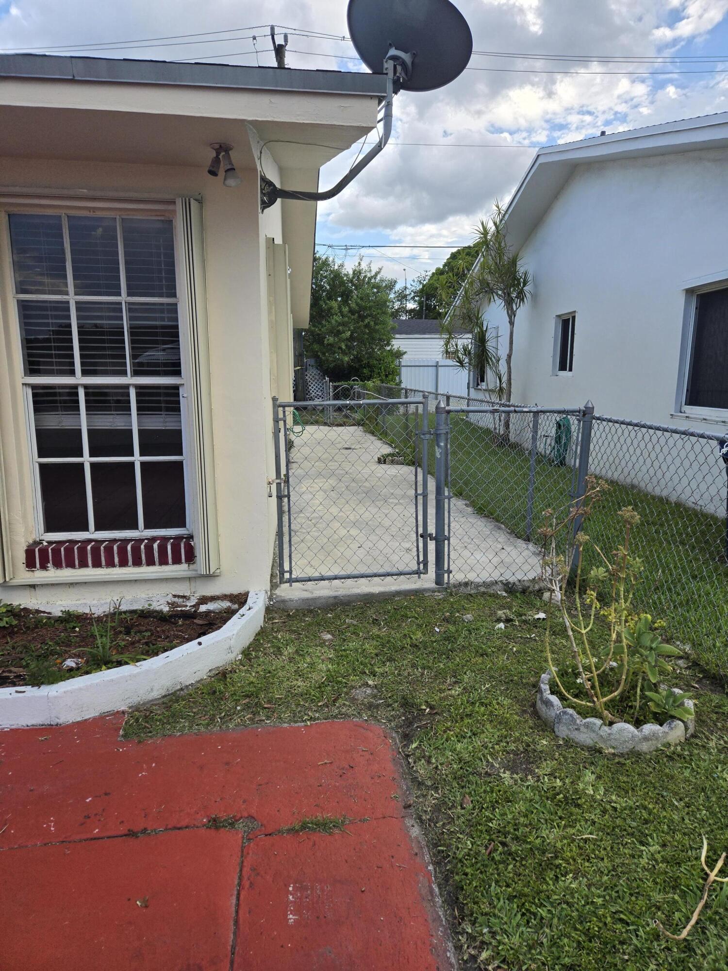 SWEETWATER GROVES .14 AC - Residential Income