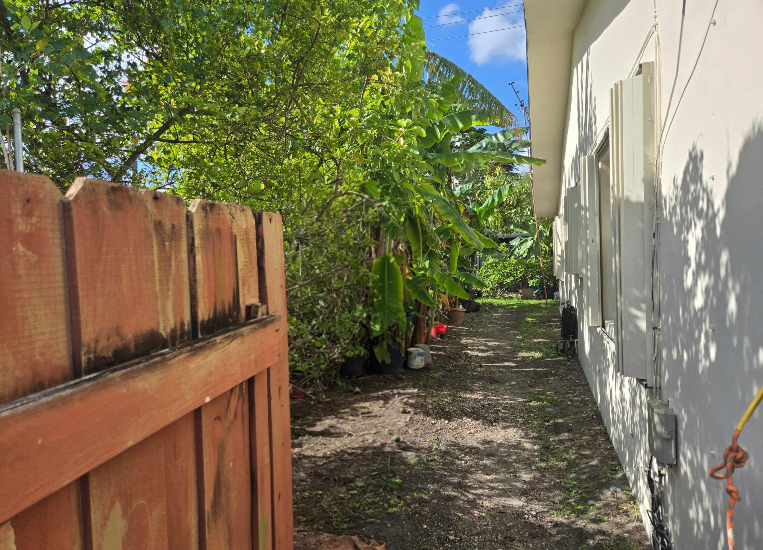 SWEETWATER GROVES .14 AC - Residential Income