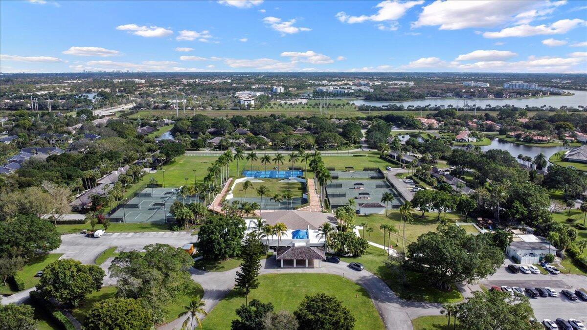 BAGATTELLE CONDO - Residential Lease