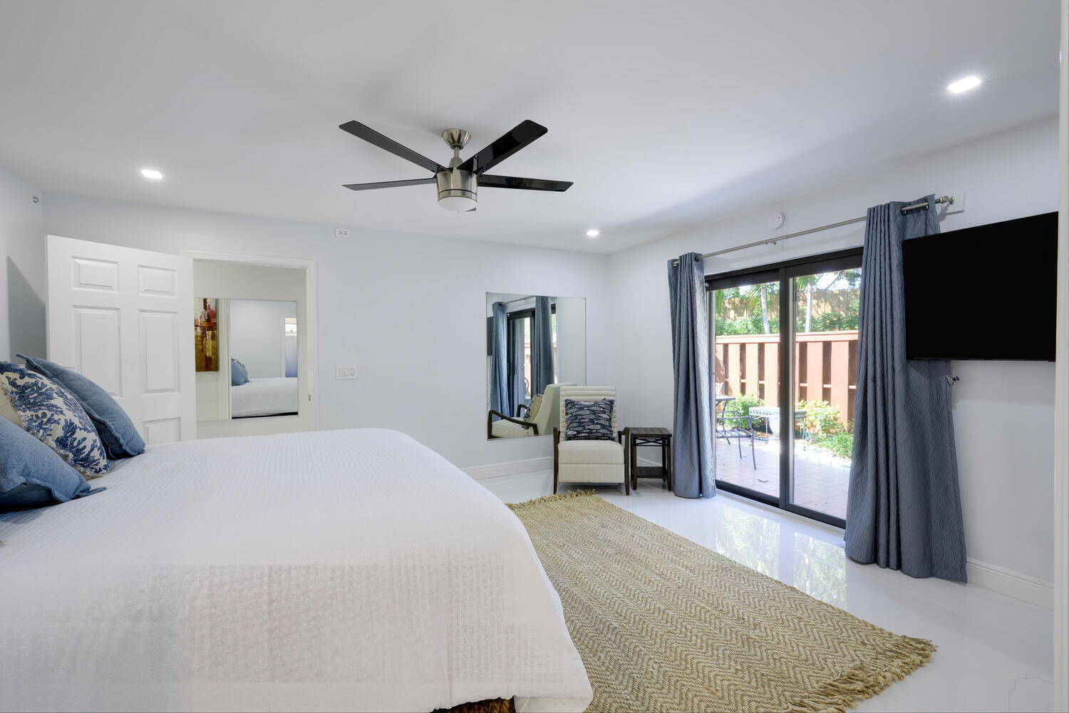 TWELVE OAKS CONDO - Residential Lease
