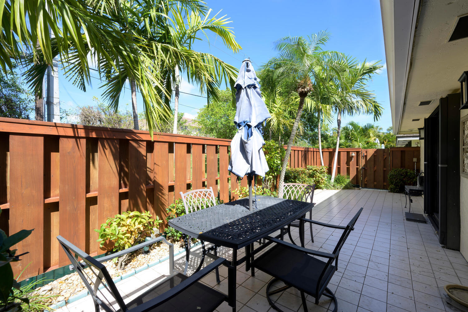 TWELVE OAKS CONDO - Residential Lease