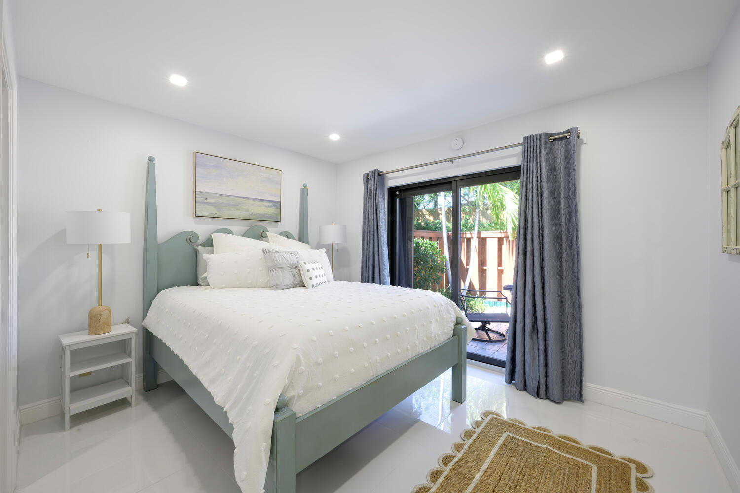TWELVE OAKS CONDO - Residential Lease