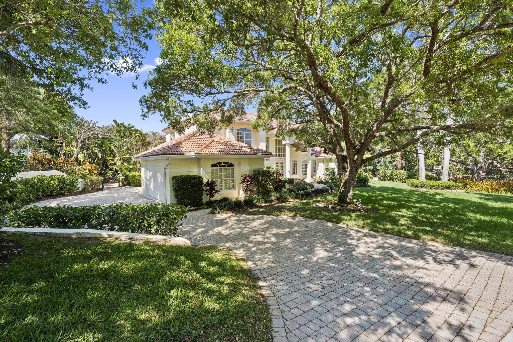 CASTLE HILL - Residential