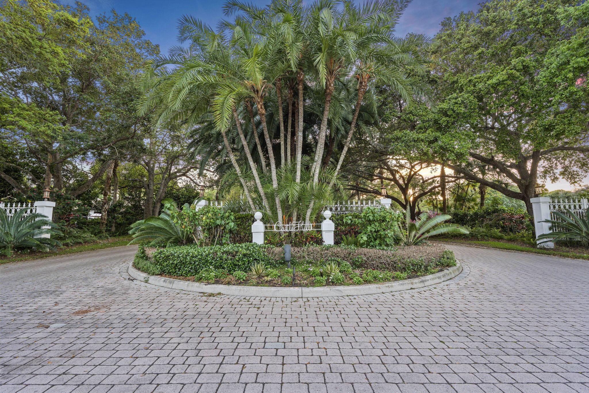 CASTLE HILL - Residential