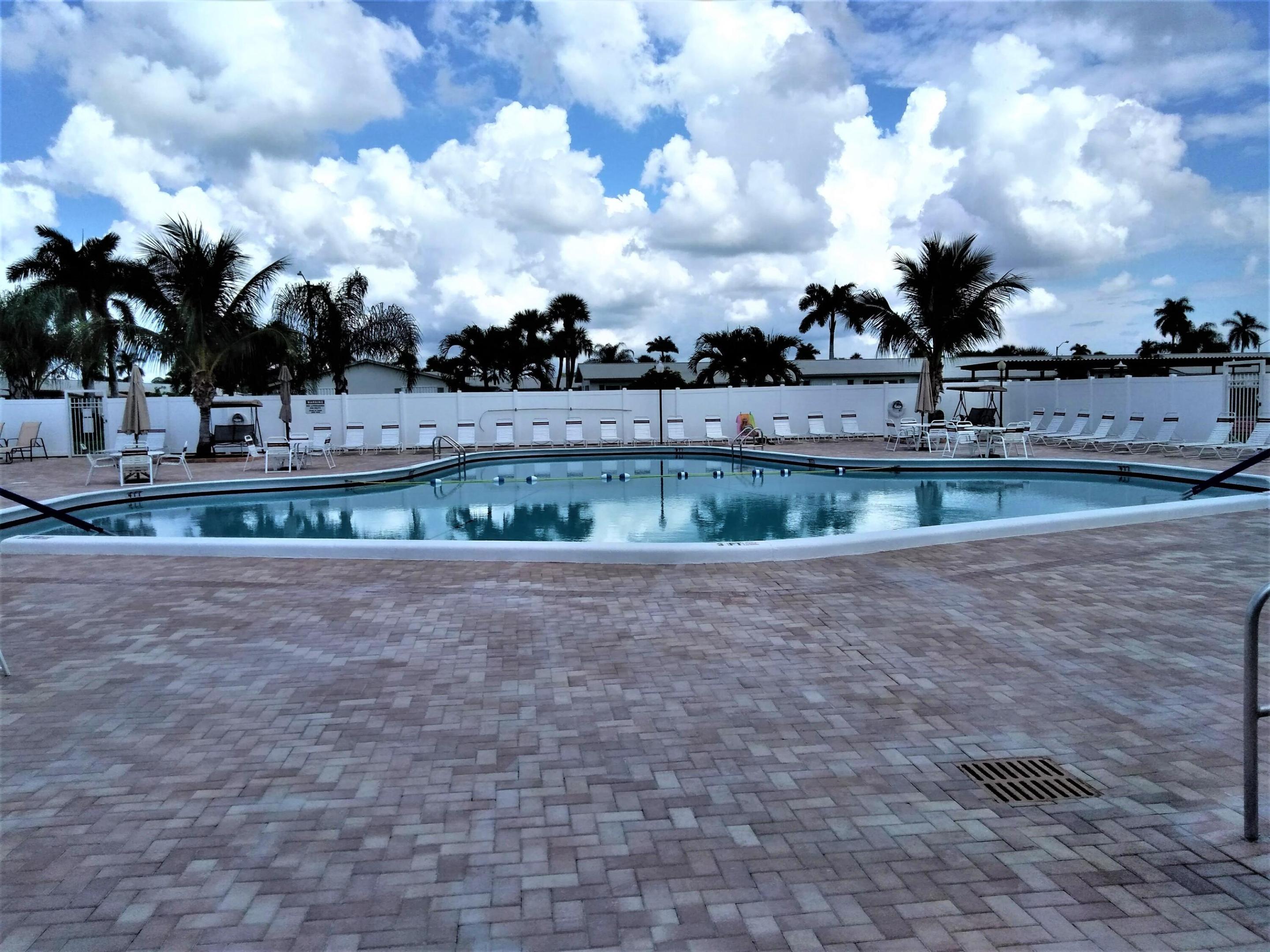 CRESTHAVEN VILLAS 14 CONDO - Residential