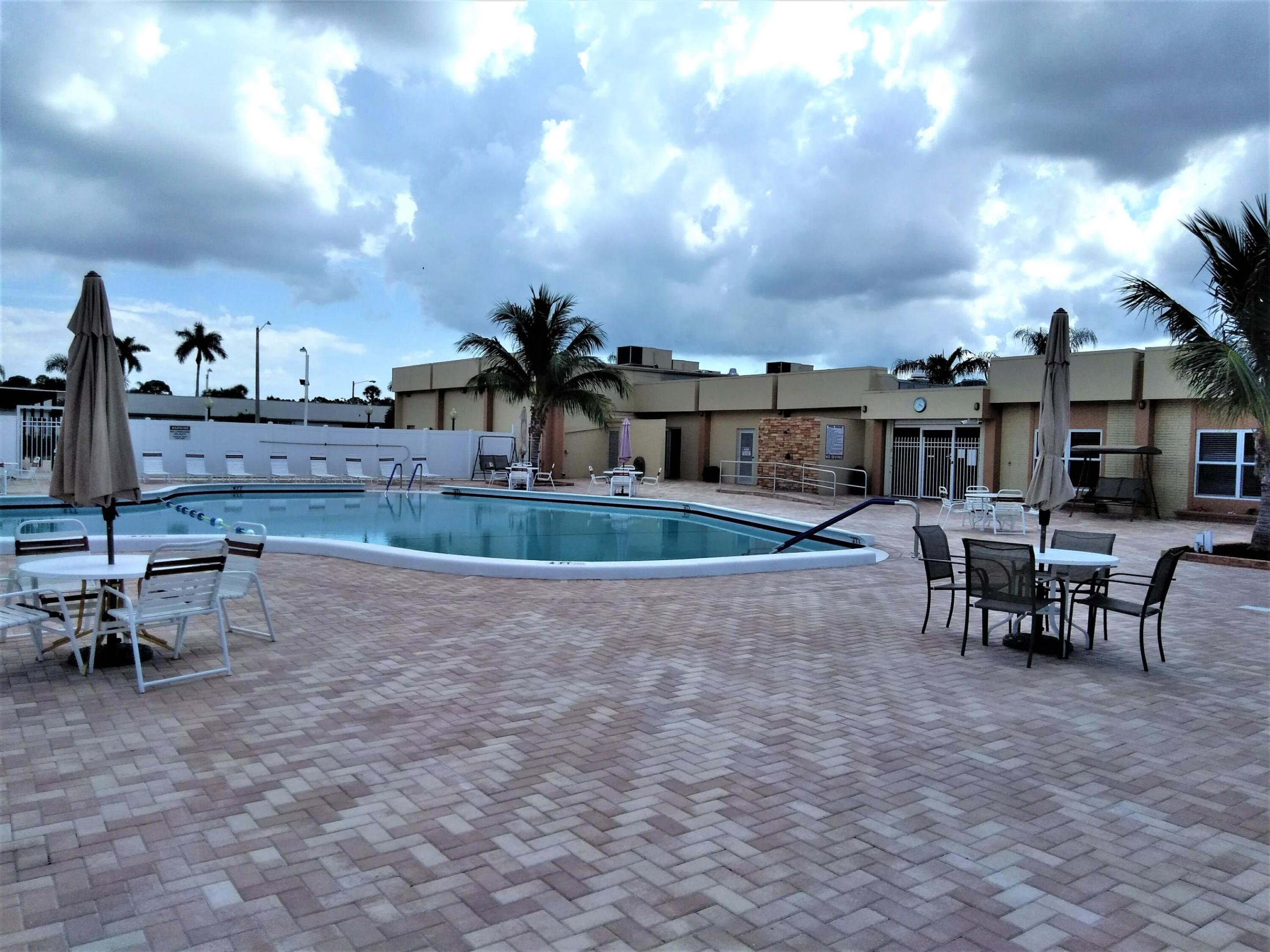 CRESTHAVEN VILLAS 14 CONDO - Residential