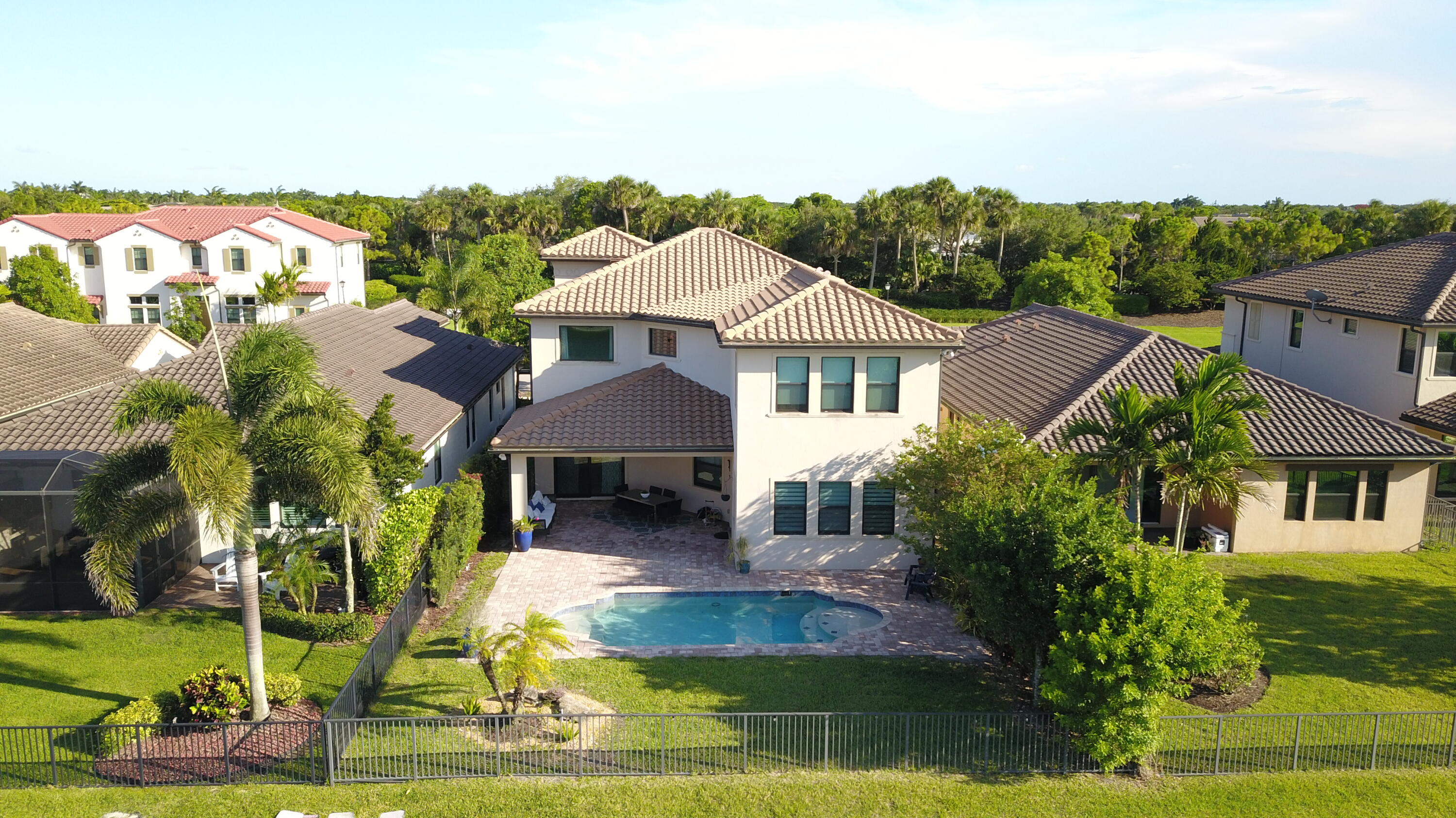 PARKLAND BAY - Residential
