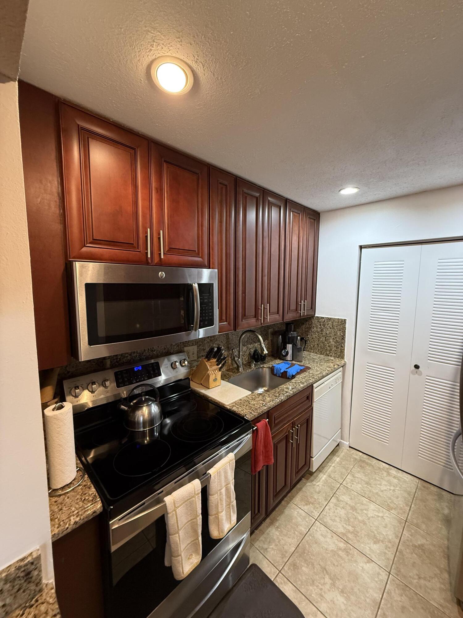 WITNEY E CONDO - Residential Lease