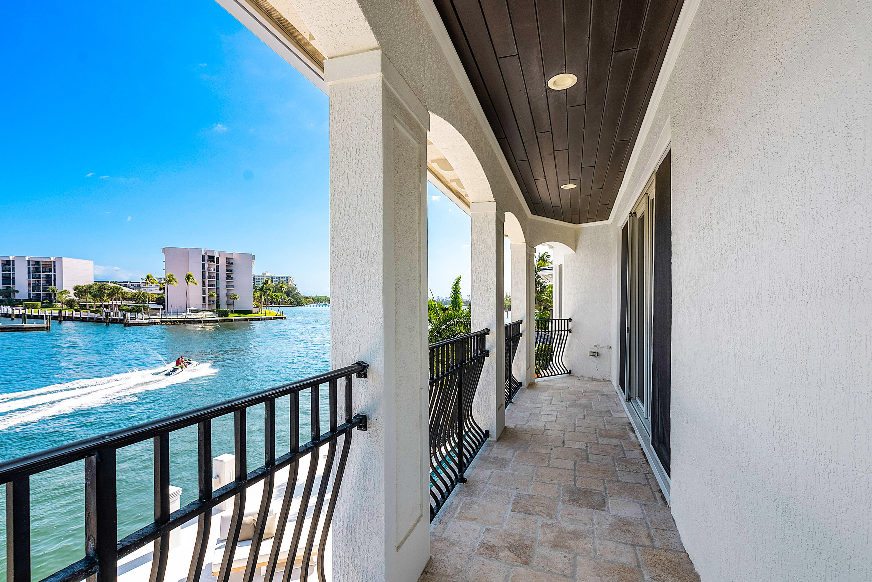 HARBOUR EAST - Residential