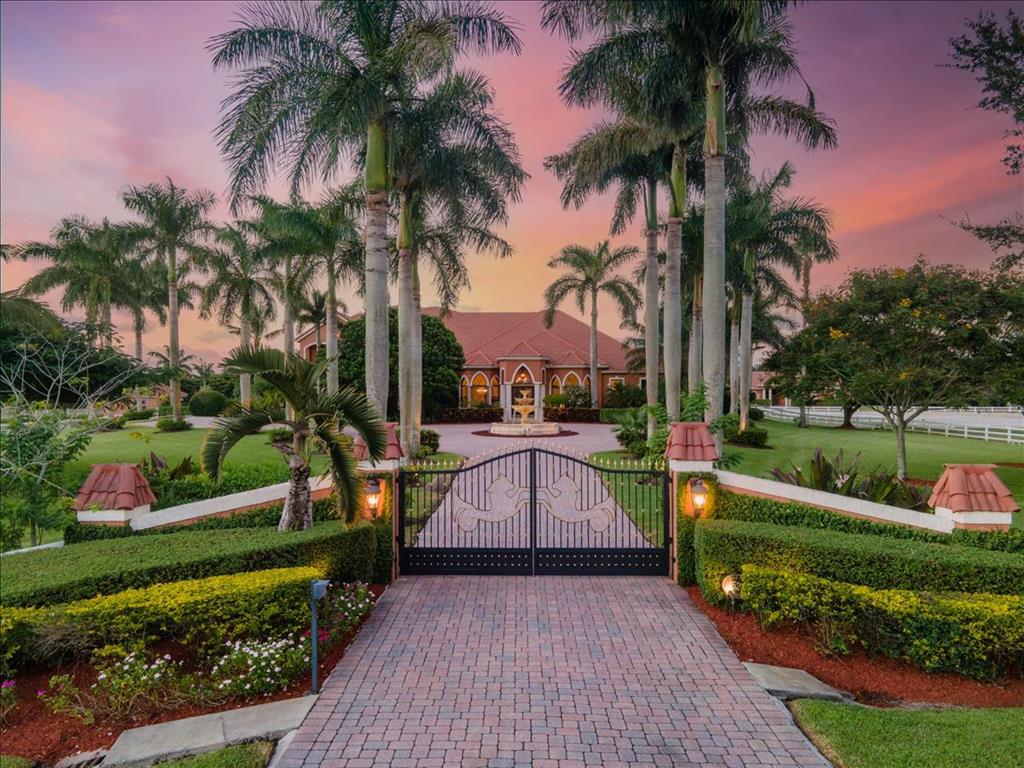 PALM BEACH POINT - Residential