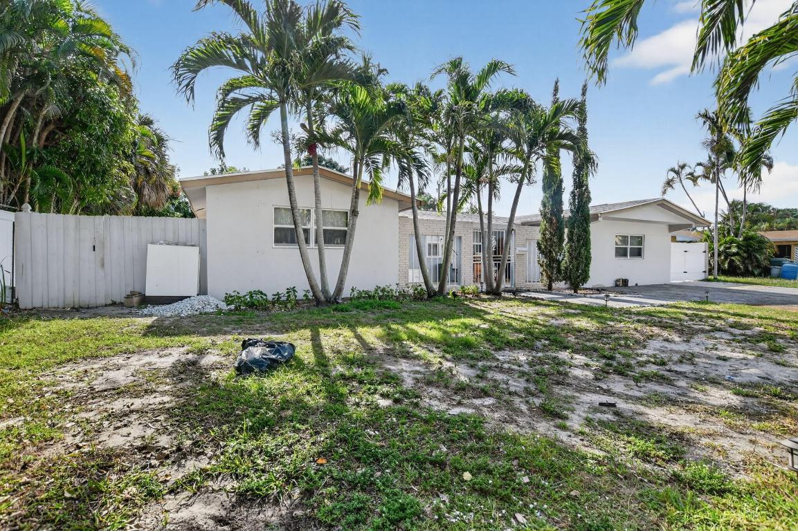 BEAUTIFUL, MOVE-IN READY HOME IN THE HEART OF BOCA RATON!  STUNNING 5-BEDROOM, 3-BATH RESIDENCE WITH A PRIVATE POOL, PERFECTLY MAINTAINED AND READY FOR ITS NEW OWNERS. ENJOY AN UPDATED KITCHEN FEATURING GRANITE COUNTERTOPS AND STATE-OF-THE-ART STAINLESS STEEL APPLIANCES. THE HOME OFFERS TILE AND WOOD LAMINATE FLOORING, ELEGANT CROWN MOLDING, AND AN EXTENDED DRIVEWAY.
STEP OUTSIDE TO A FULLY FENCED YARD, IDEAL FOR GATHERINGS AND ENTERTAINING. LOCATED IN A DESIRABLE EAST BOCA NEIGHBORHOOD, THIS HOME IS CLOSE TO TOP-RATED SCHOOLS, SHOPPING, DINING, PARKS, AND EVERYTHING BOCA RATON HAS TO OFFER.
A MUST-SEE PROPERTY, MOVE-IN READY AND TRULY EXCEPTIONAL!