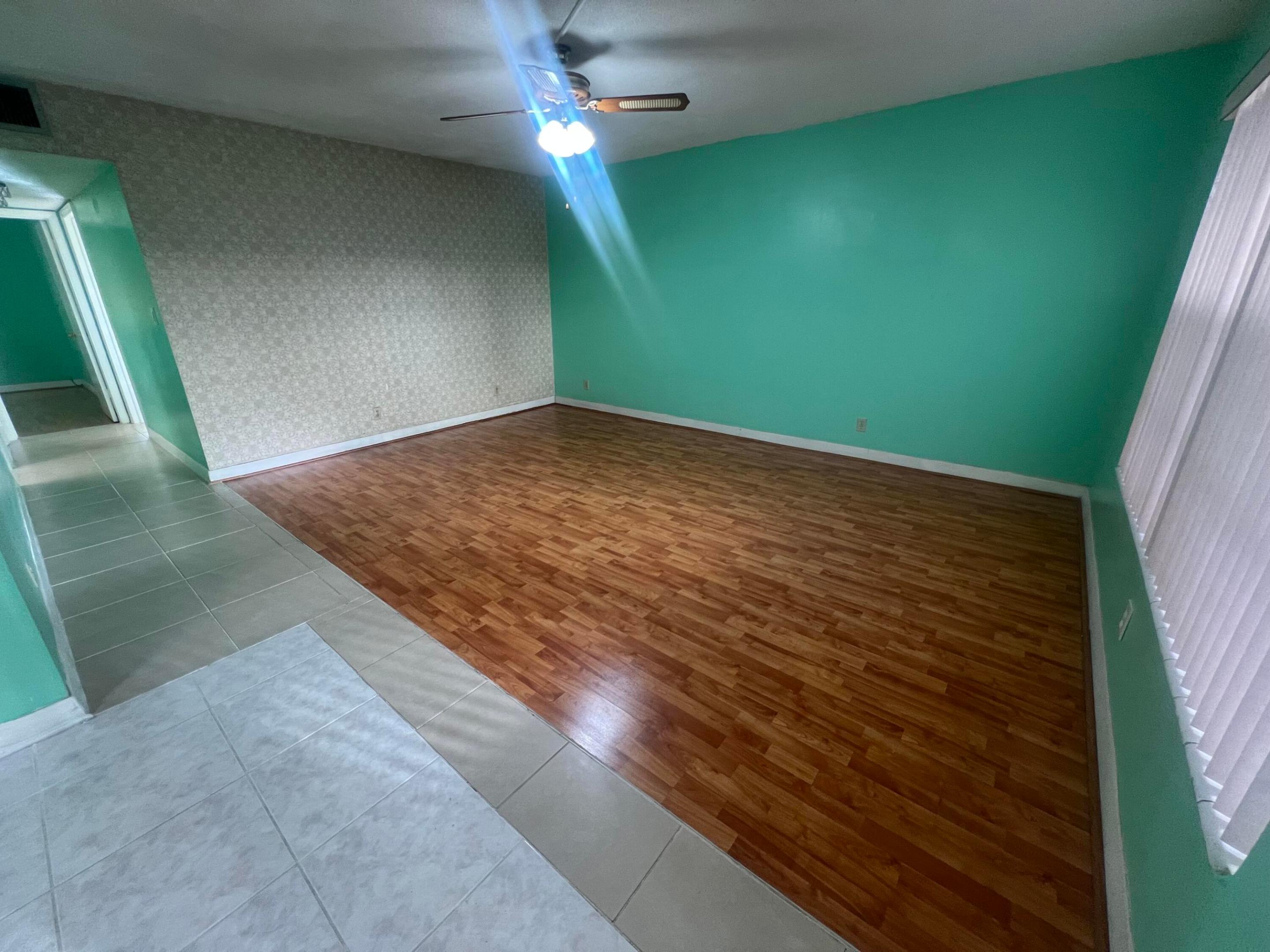 LAUDERDALE OAKS CONDO II - Residential