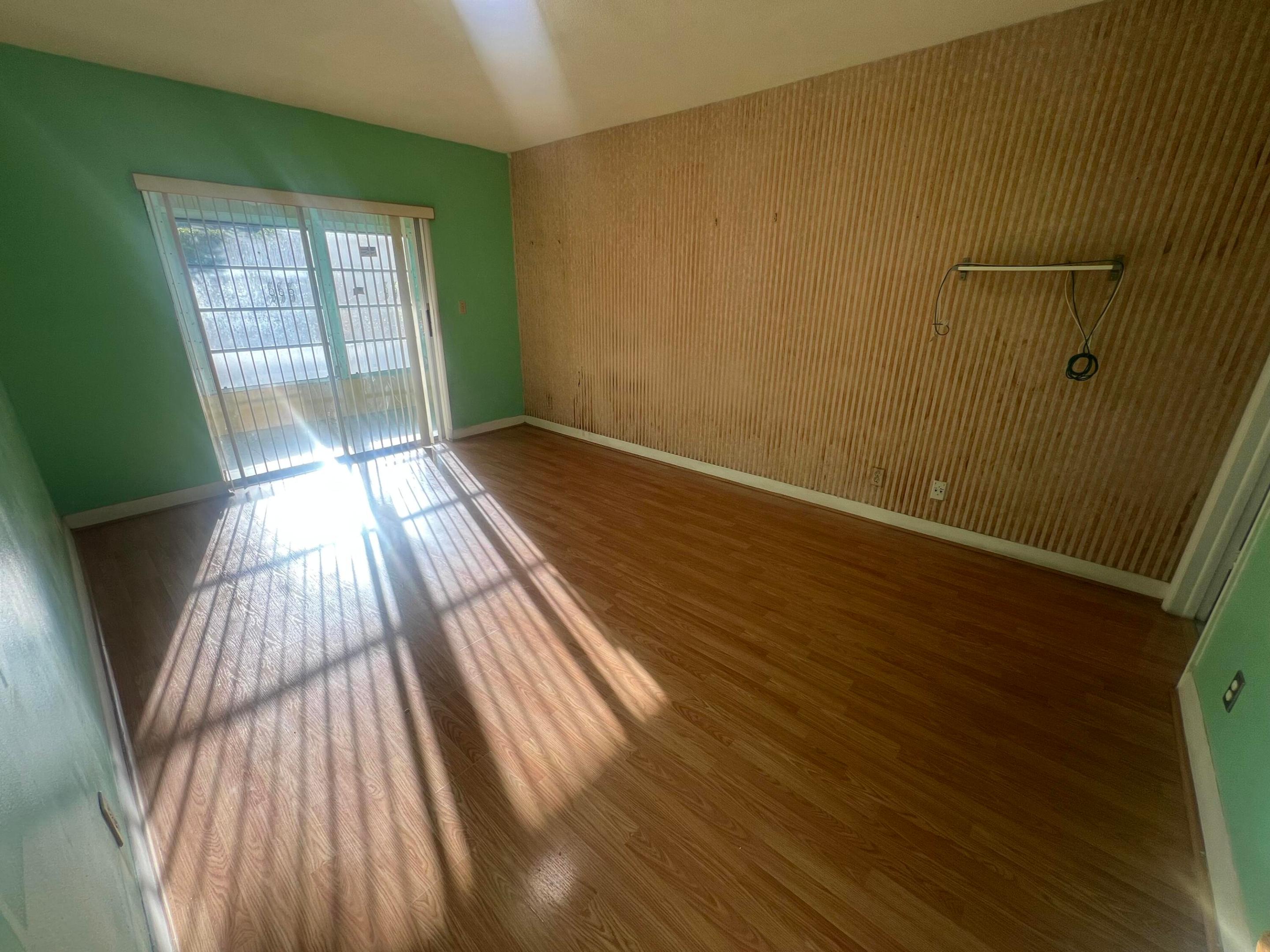 LAUDERDALE OAKS CONDO II - Residential