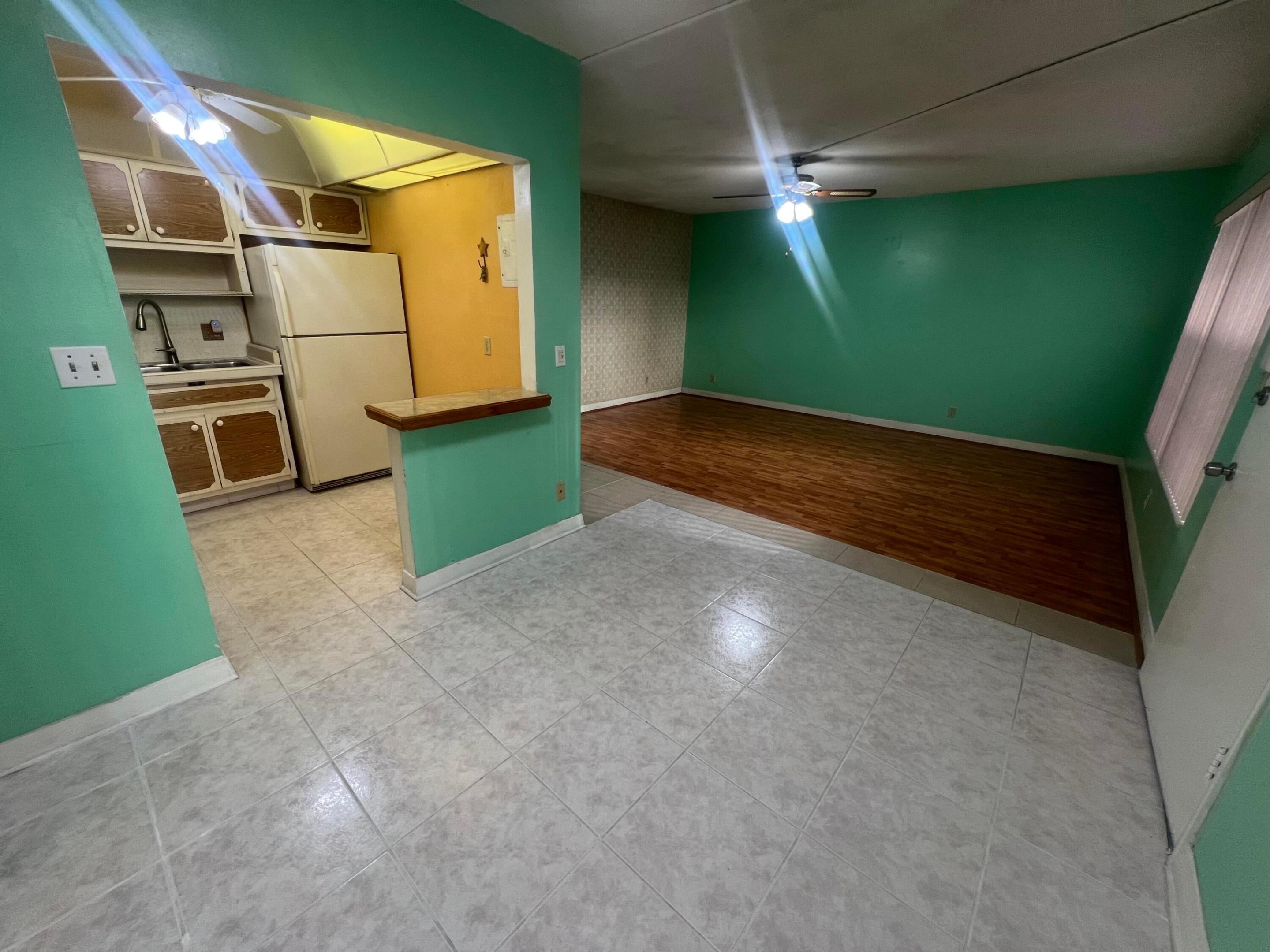 LAUDERDALE OAKS CONDO II - Residential