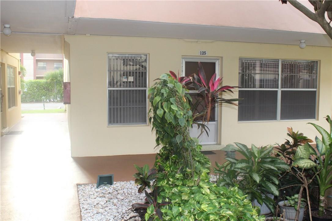 Charming first-floor 2 bedroom 2 bath Condo over looking a peacefull garden area. This well-maintained residence offers tile and laminate flooring throughout and a screened patio for year-round enjoyment. Enjoy an active lifestyle with clubhouse and community amenities. Comvenient location close to shopping, restaurants and everyday conveniences.