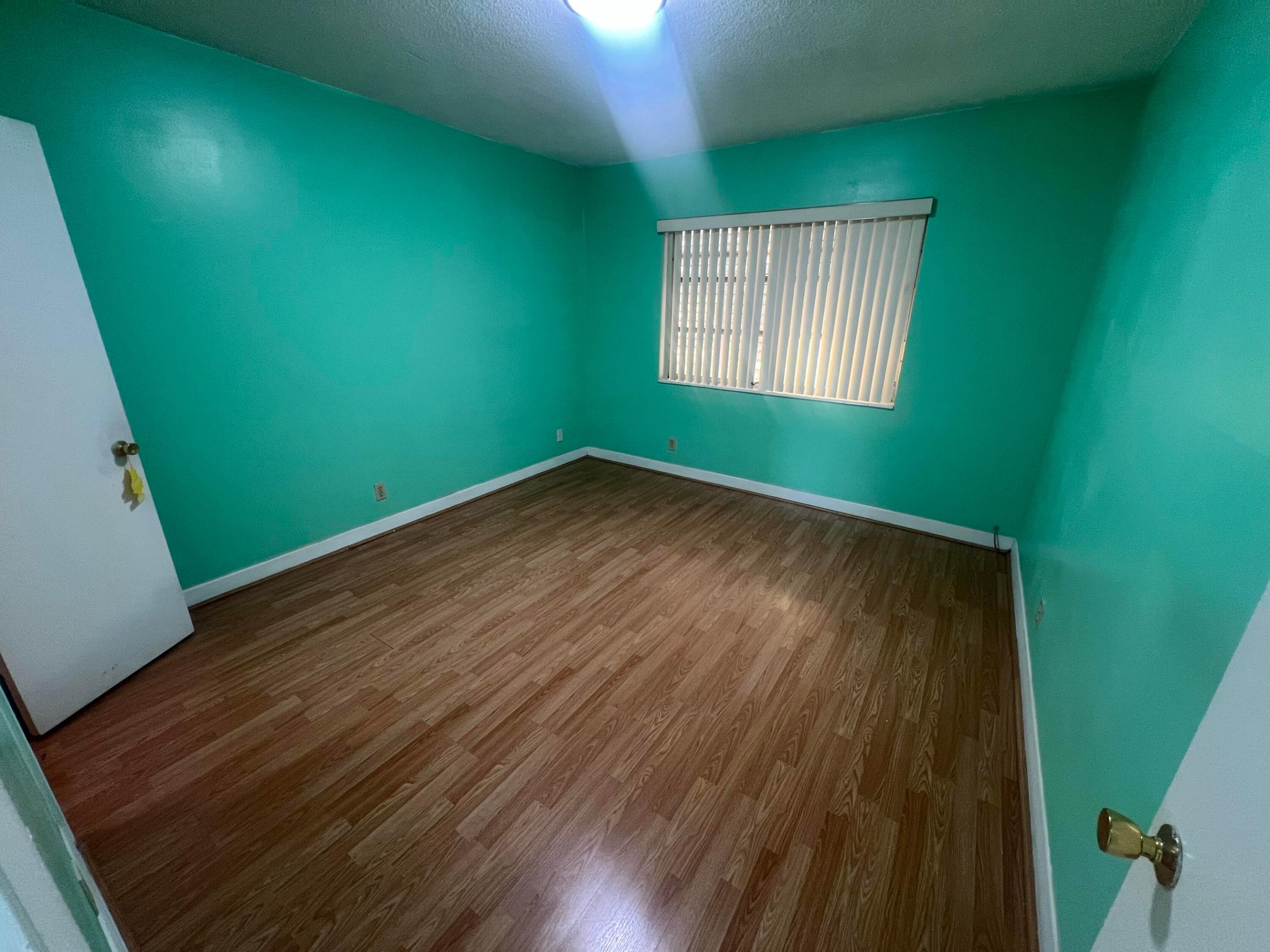 LAUDERDALE OAKS CONDO II - Residential