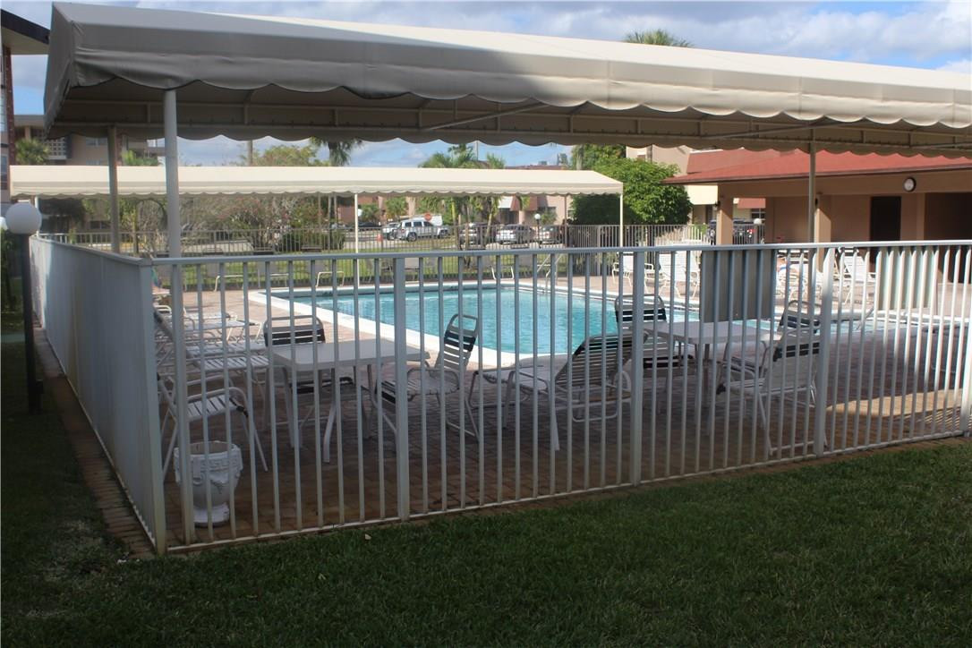 LAUDERDALE OAKS CONDO II - Residential