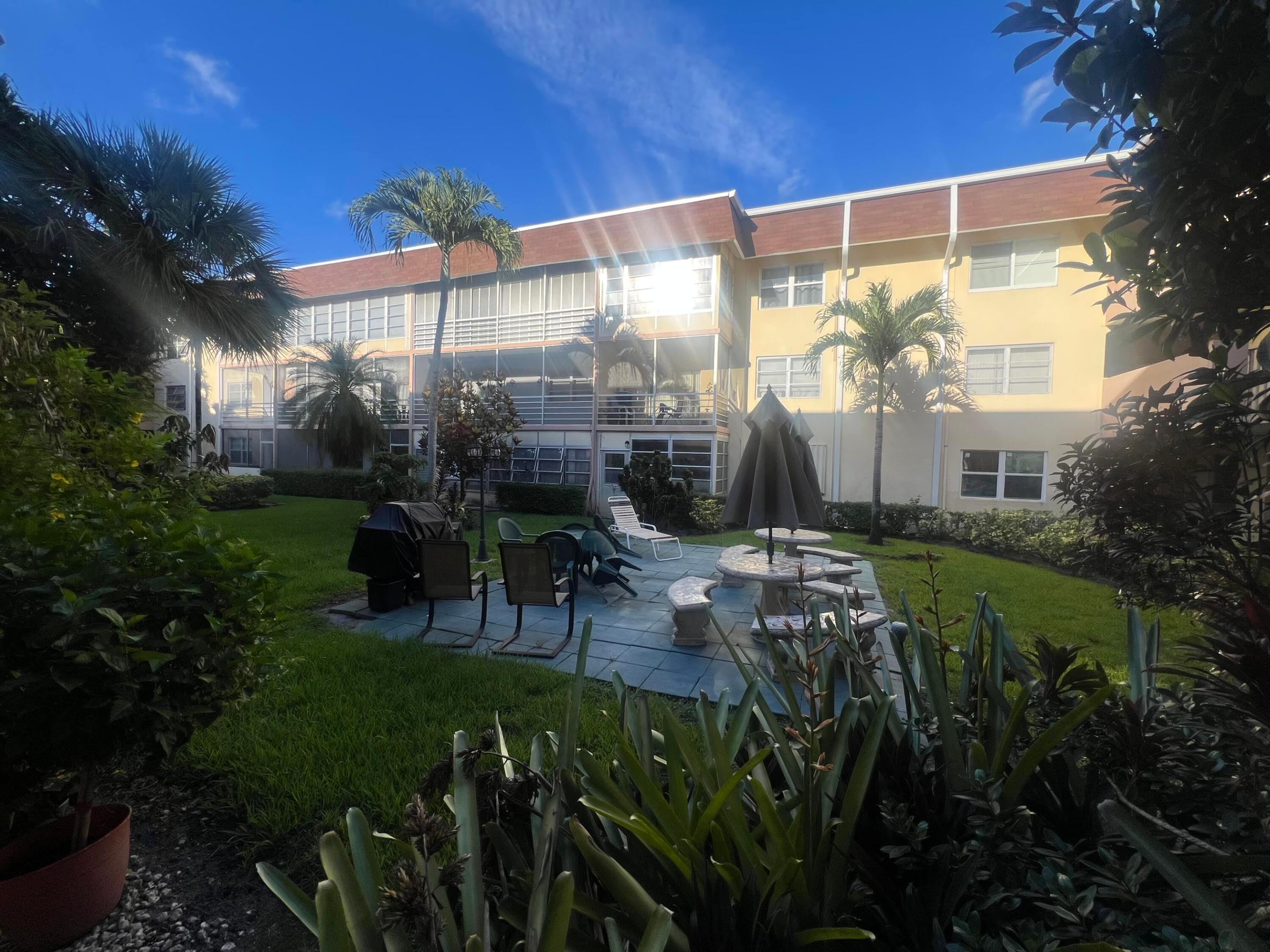 LAUDERDALE OAKS CONDO II - Residential