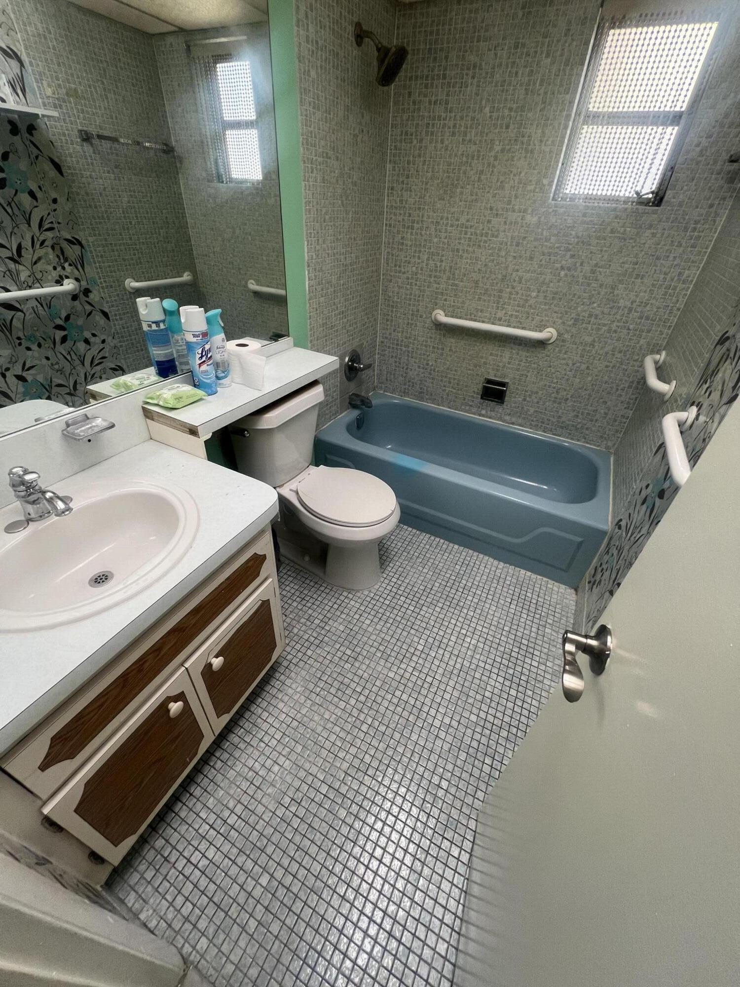 LAUDERDALE OAKS CONDO II - Residential