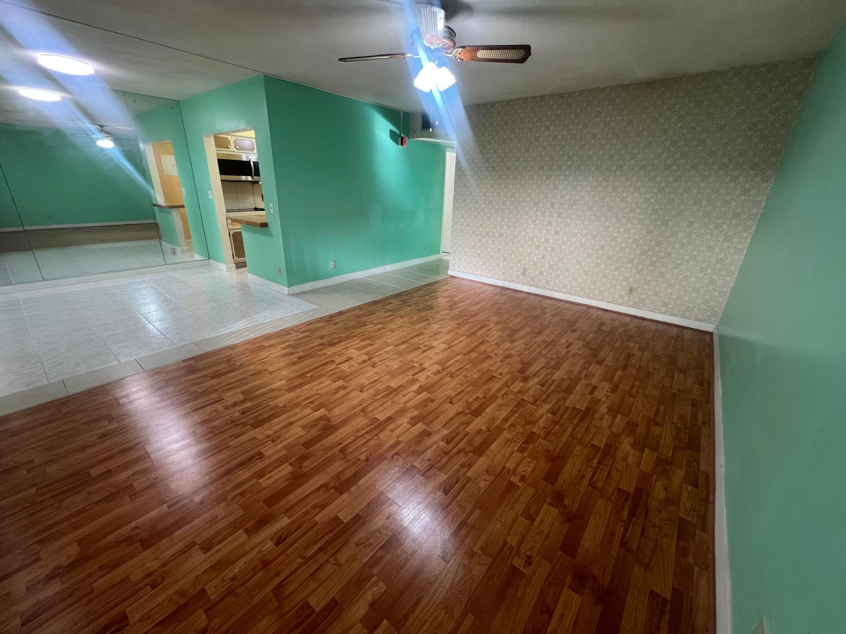 LAUDERDALE OAKS CONDO II - Residential
