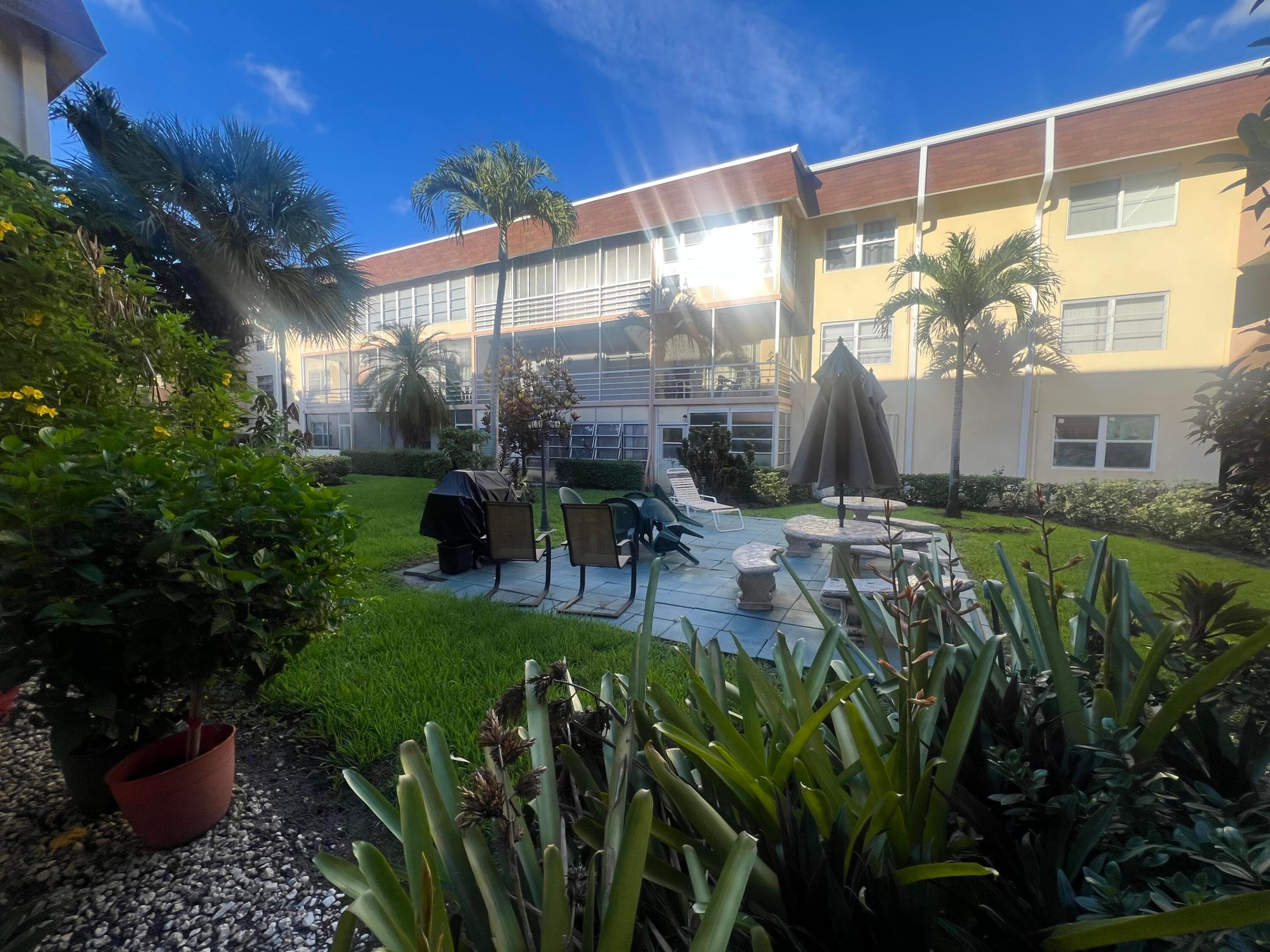 LAUDERDALE OAKS CONDO II - Residential