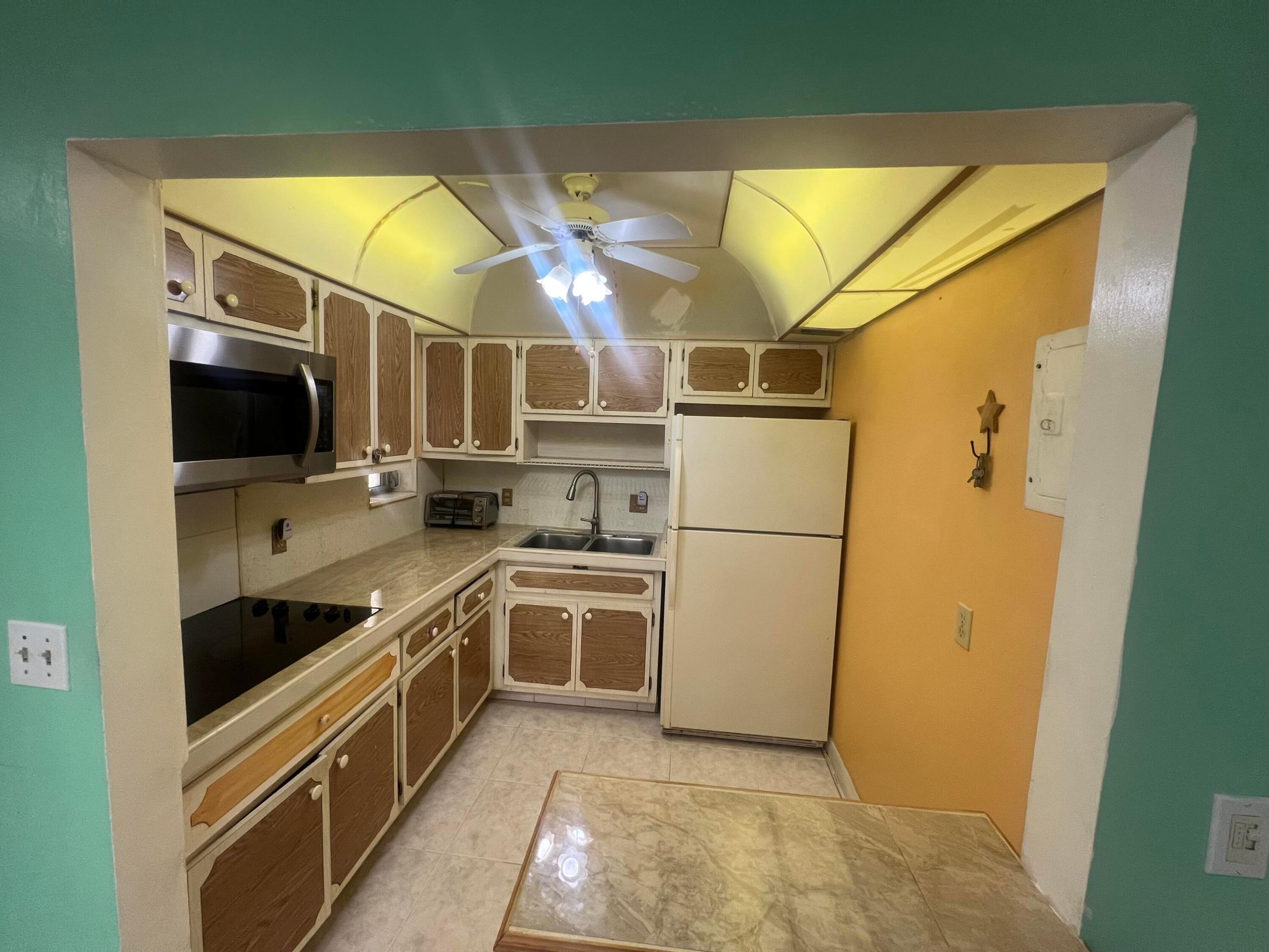 LAUDERDALE OAKS CONDO II - Residential