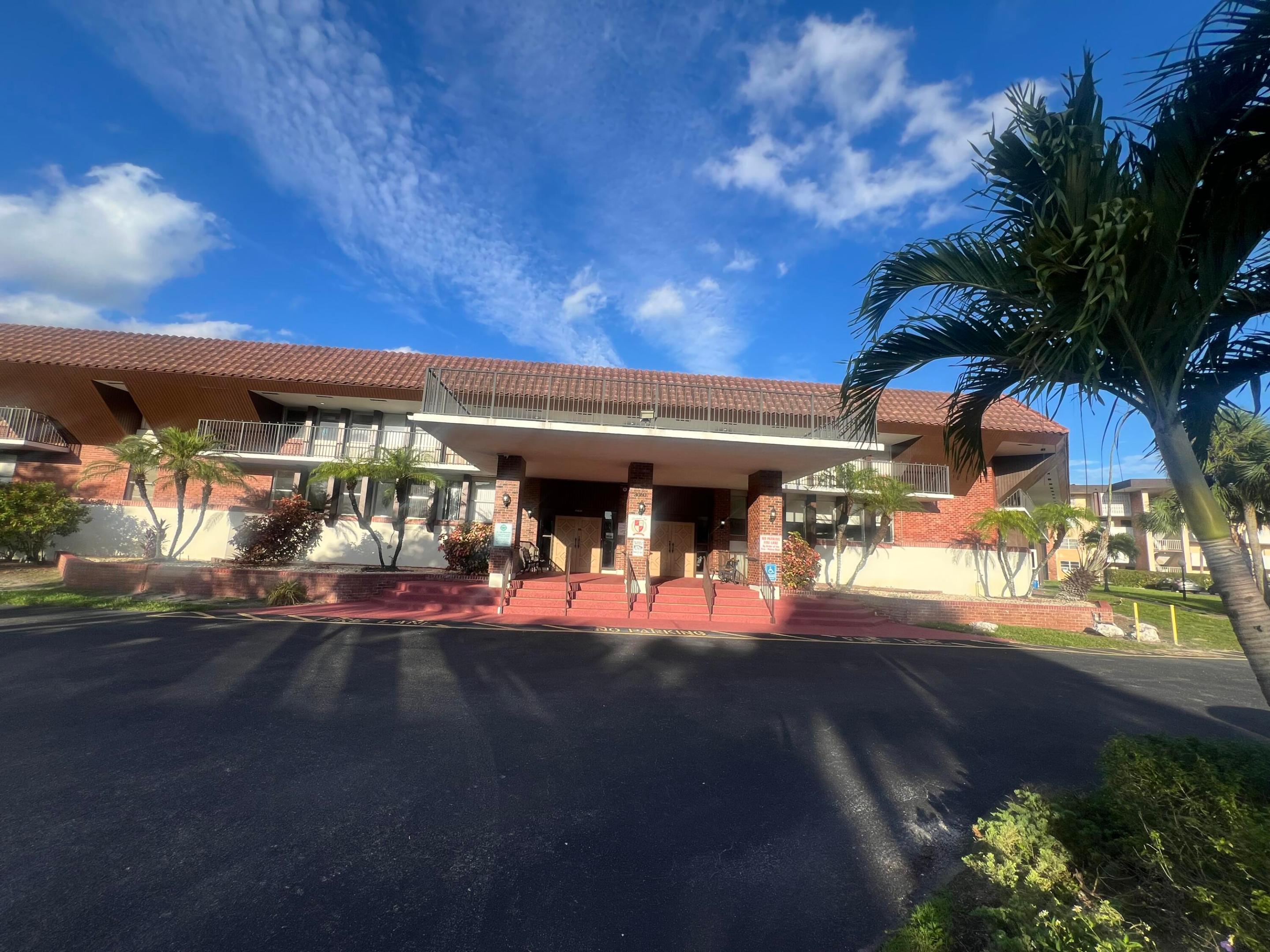 LAUDERDALE OAKS CONDO II - Residential