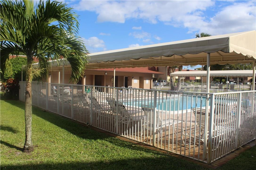 LAUDERDALE OAKS CONDO II - Residential