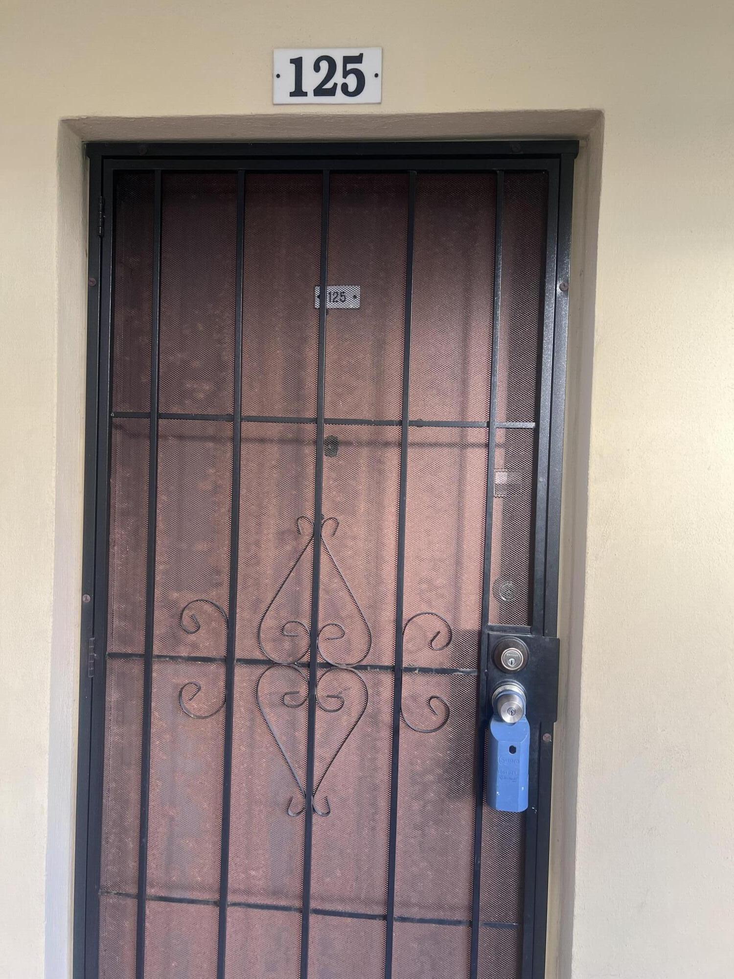 LAUDERDALE OAKS CONDO II - Residential
