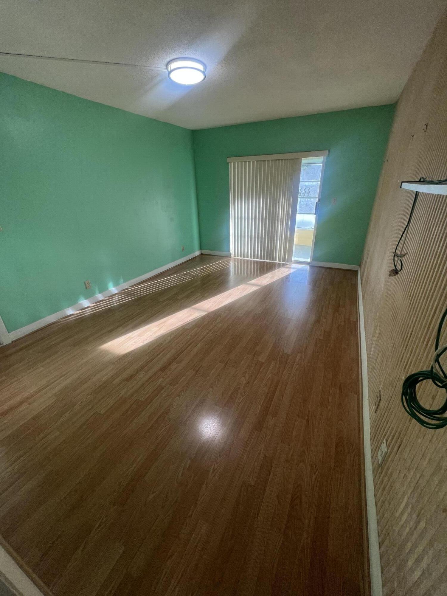 LAUDERDALE OAKS CONDO II - Residential