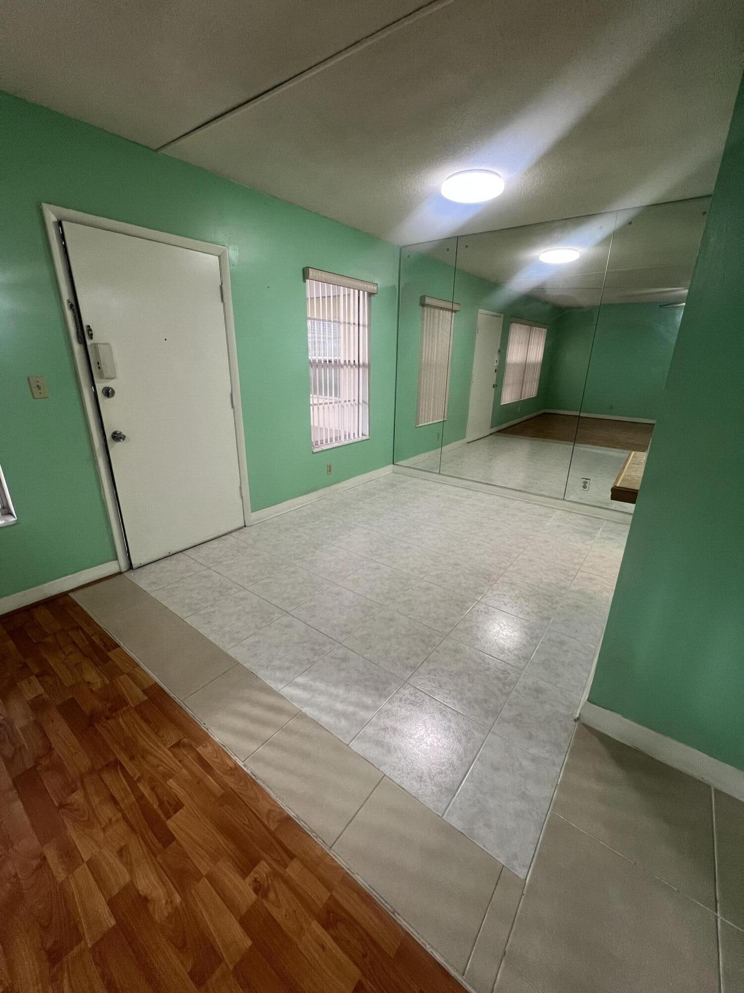 LAUDERDALE OAKS CONDO II - Residential