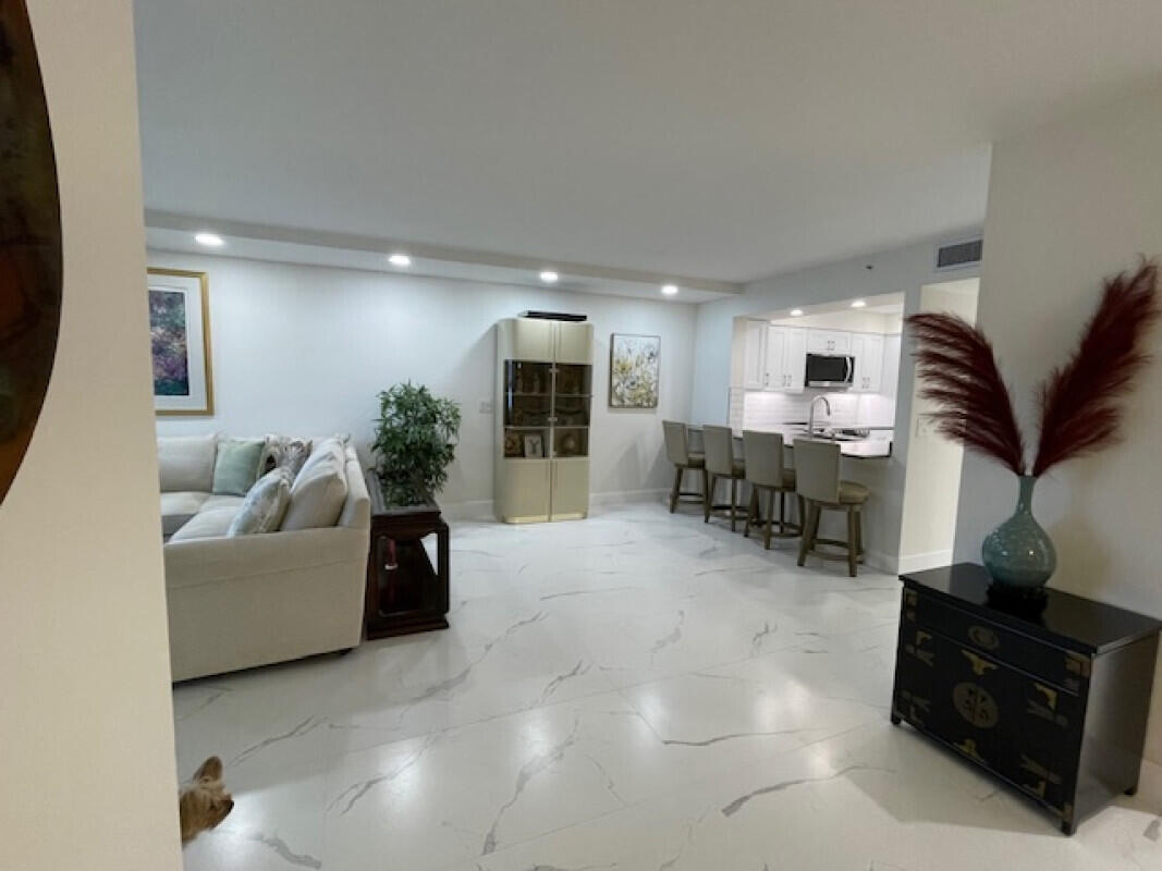 HUNTINGTON POINTE - Residential
